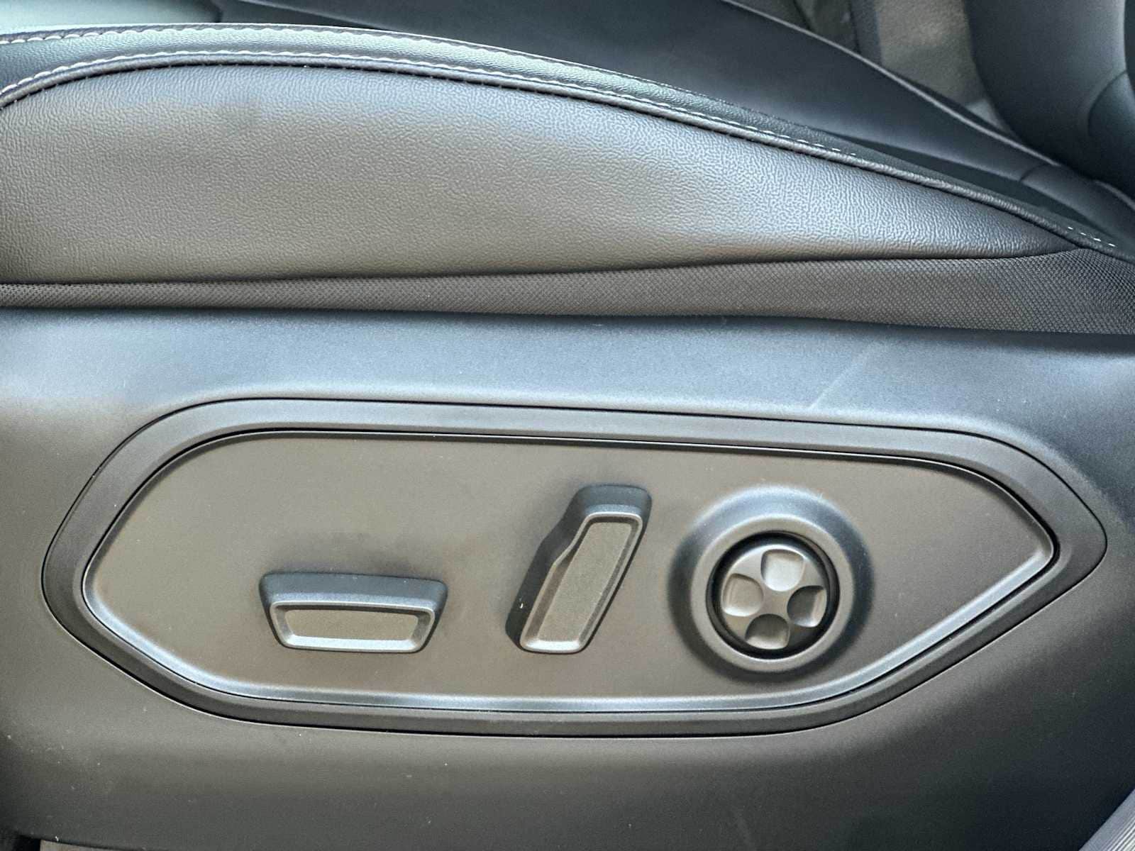 Thumbnail: 2025 Jeep Grand Cherokee - 14