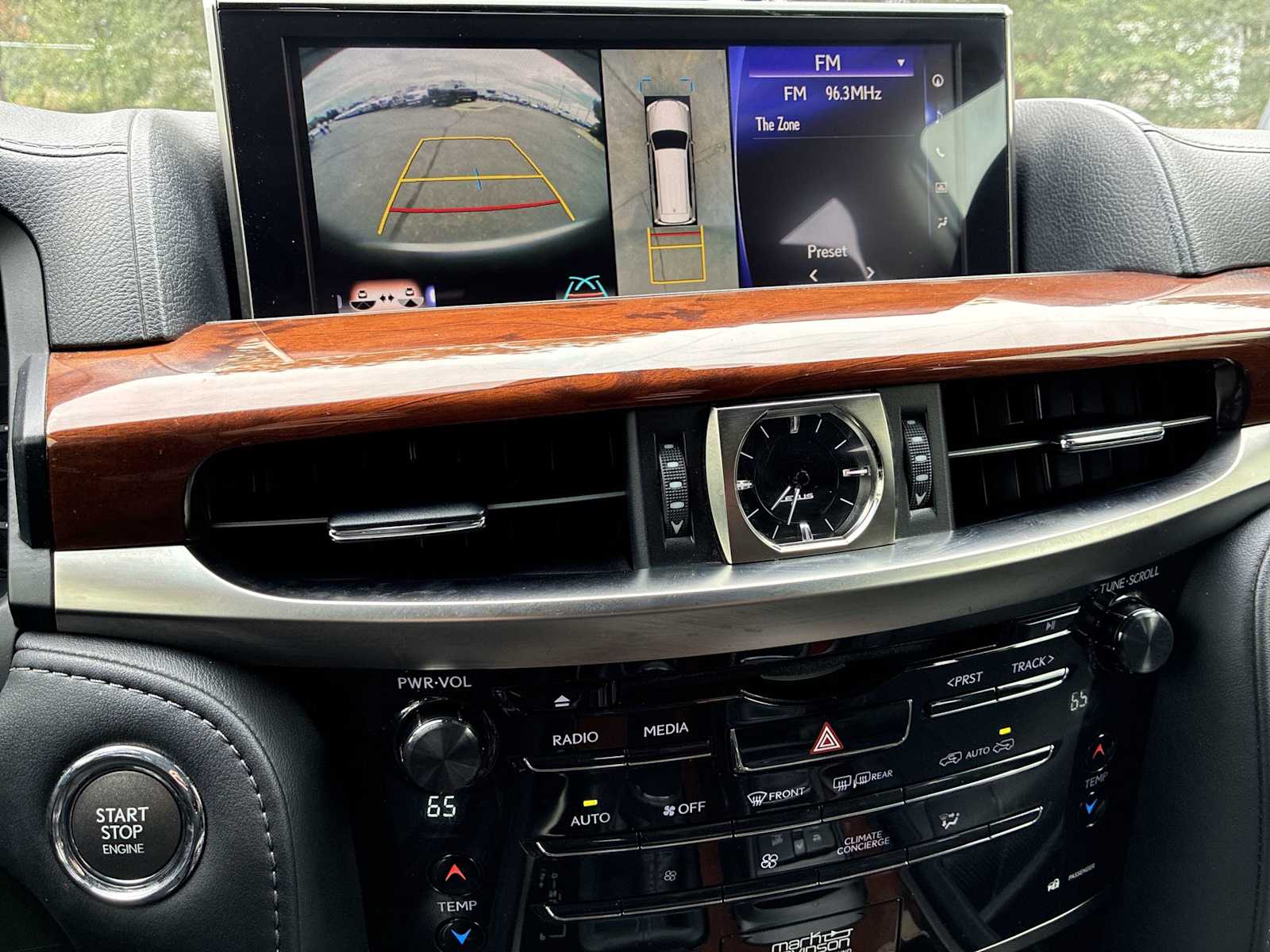 2017 Lexus LX 570 - Photo 24
