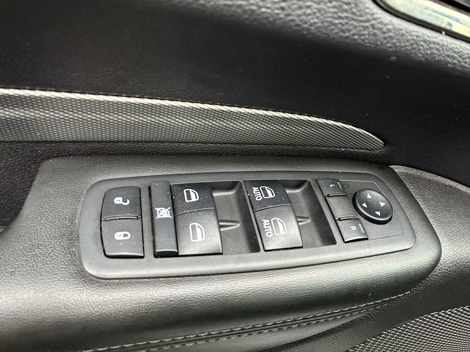 Thumbnail: 2018 Dodge Durango - 15