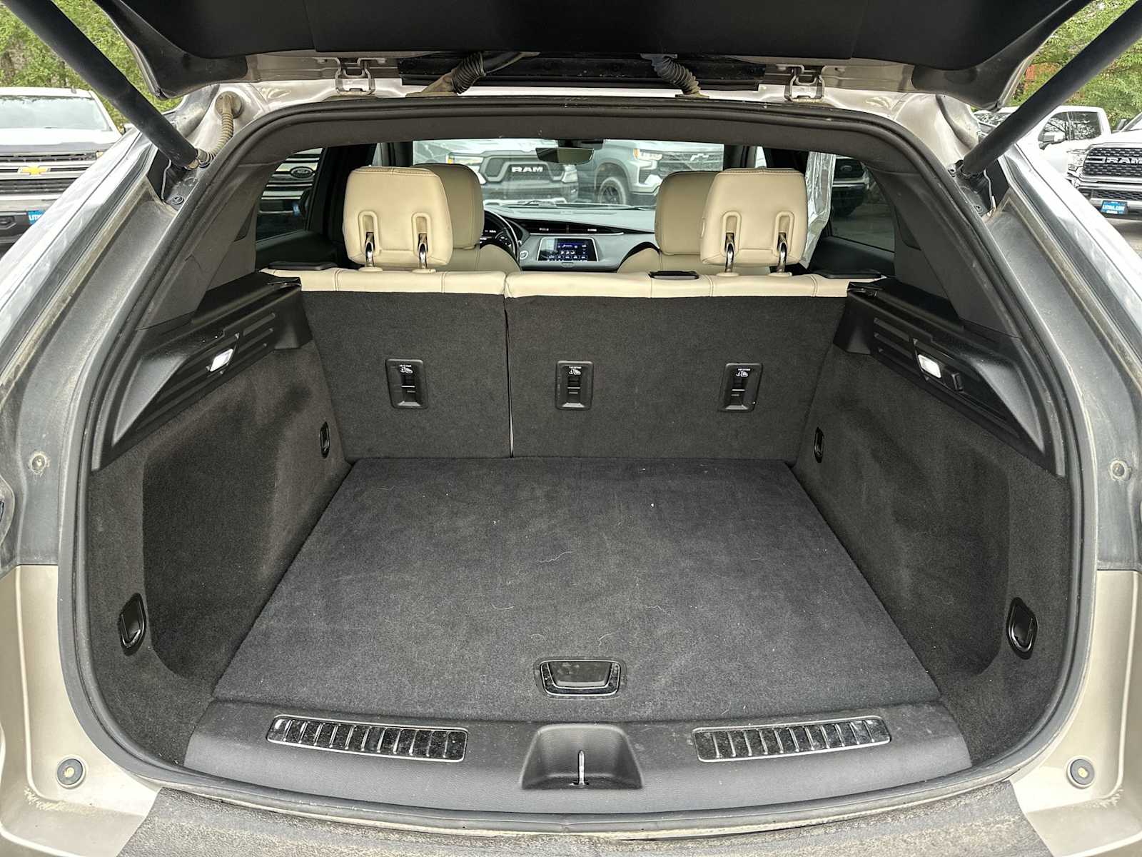 Thumbnail: 2022 Cadillac XT4 - 20
