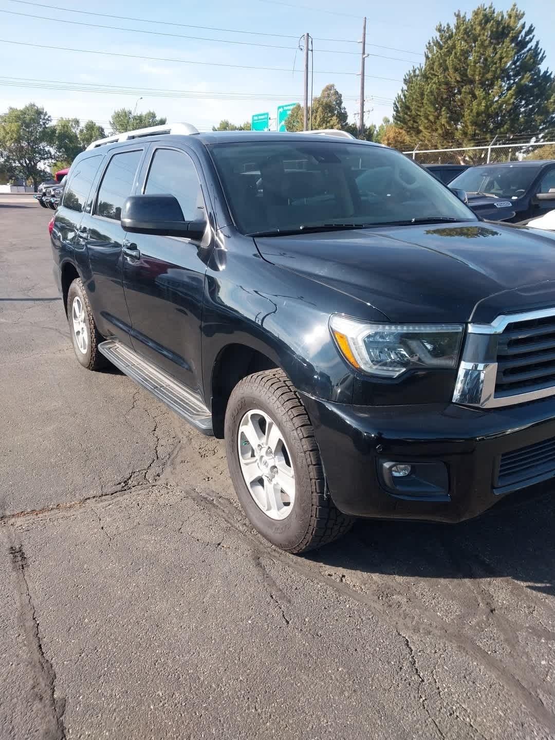 2019 Toyota Sequoia SR5 photo 2