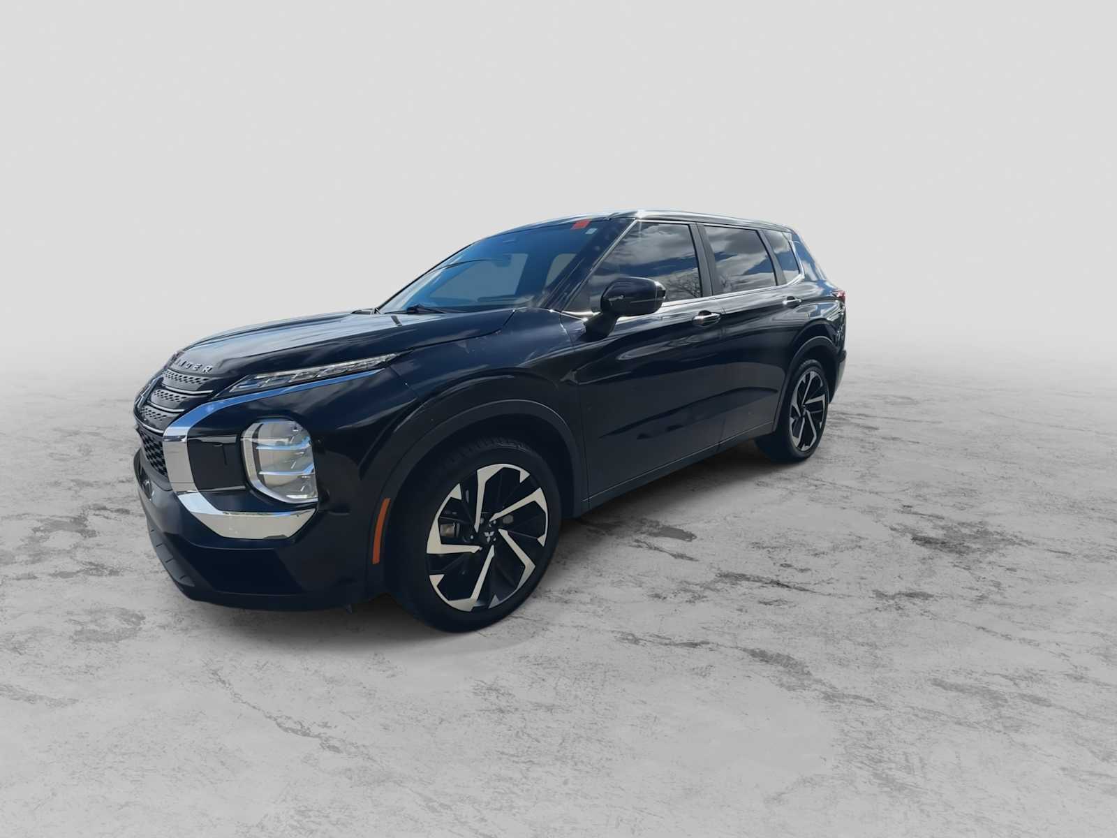 2022 Mitsubishi Outlander ES photo 4