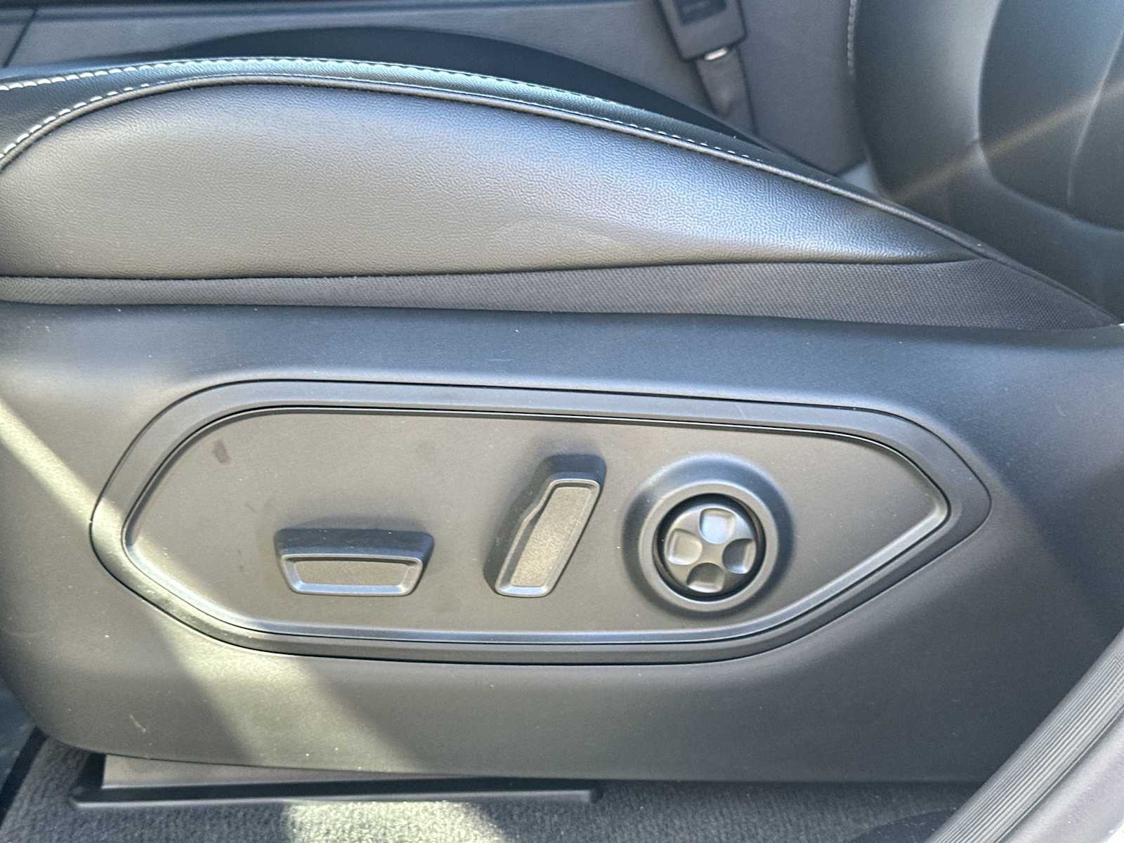 Thumbnail: 2025 Jeep Grand Cherokee - 14