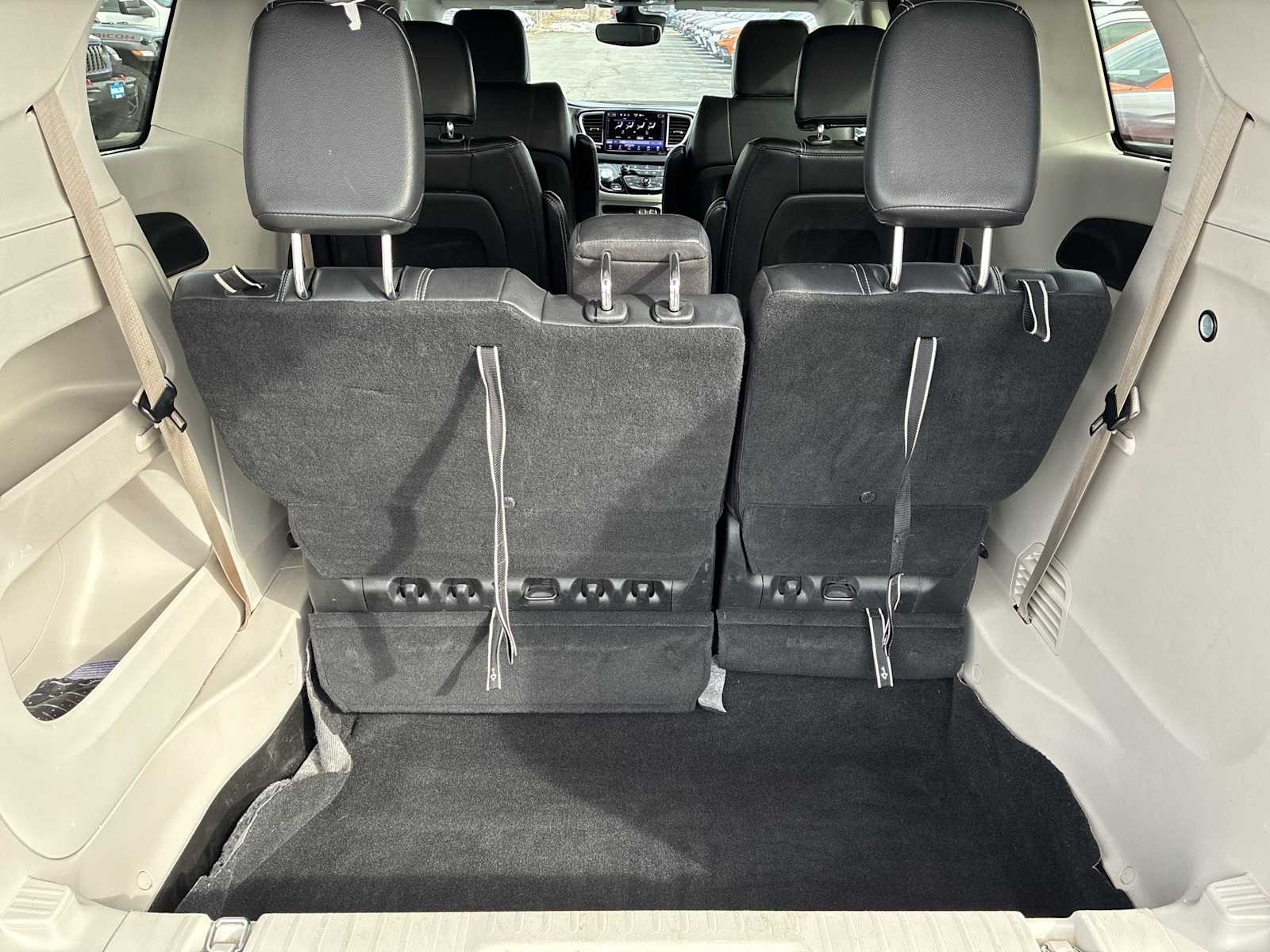 Thumbnail: 2022 Chrysler Pacifica - 19