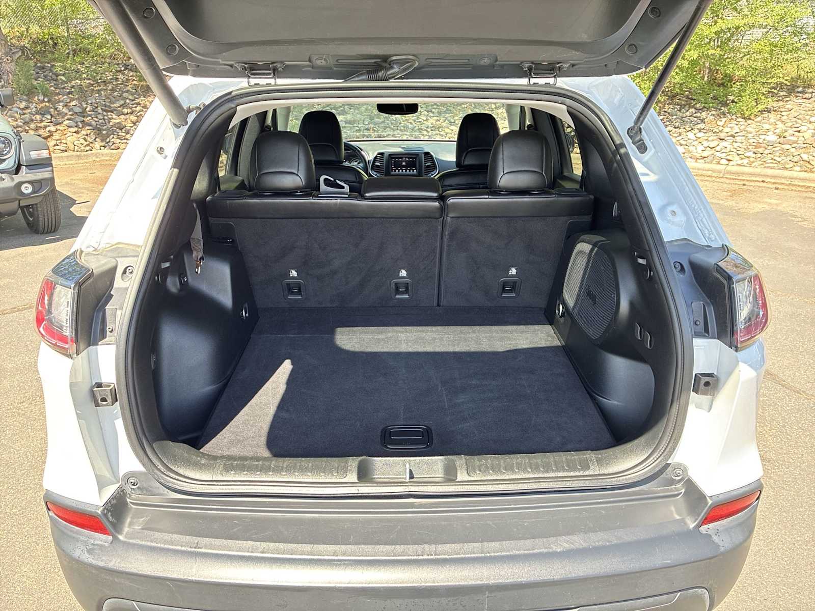 Thumbnail: 2019 Jeep Cherokee - 19