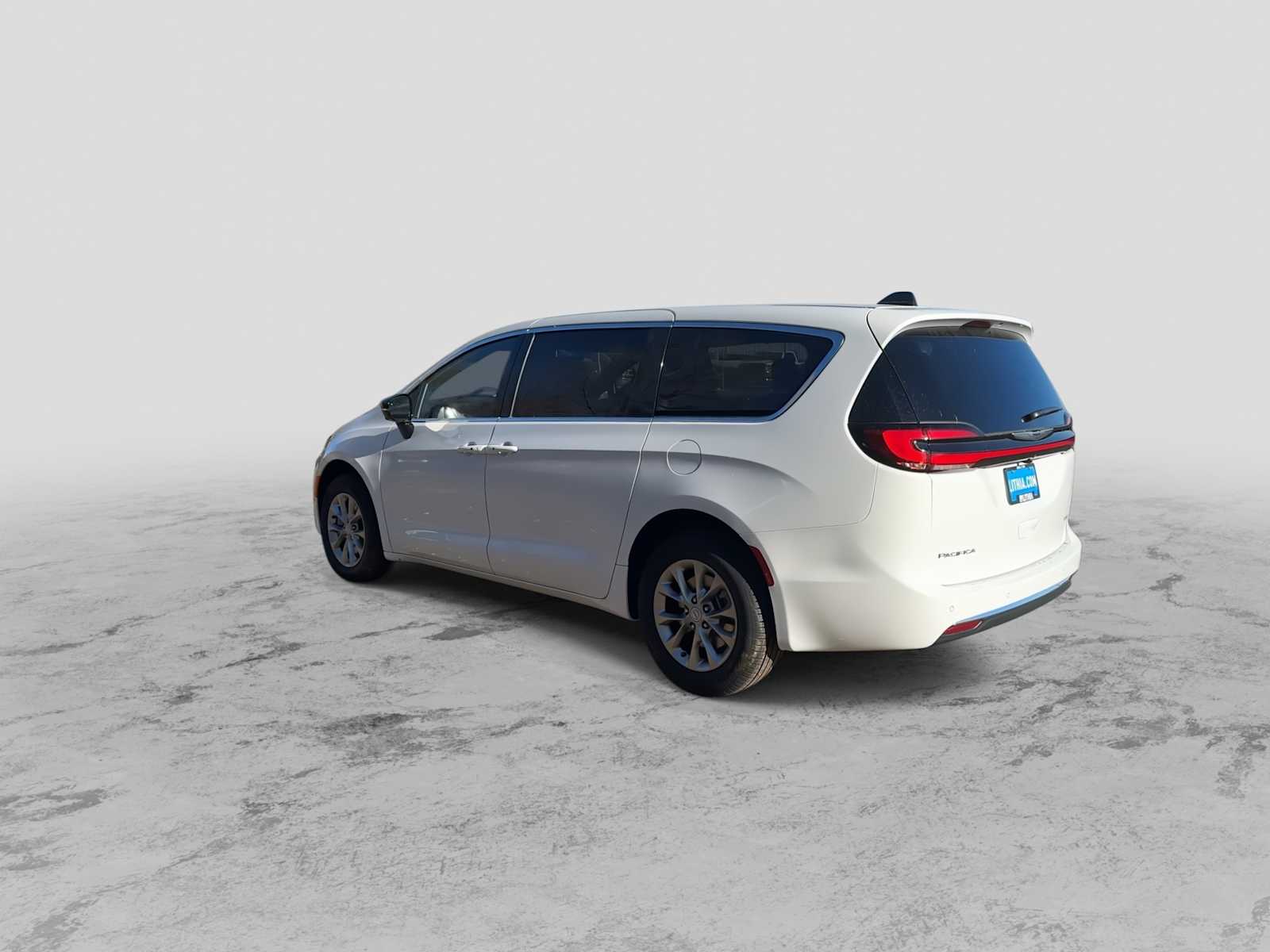 Thumbnail: 2026 Chrysler Pacifica - 6