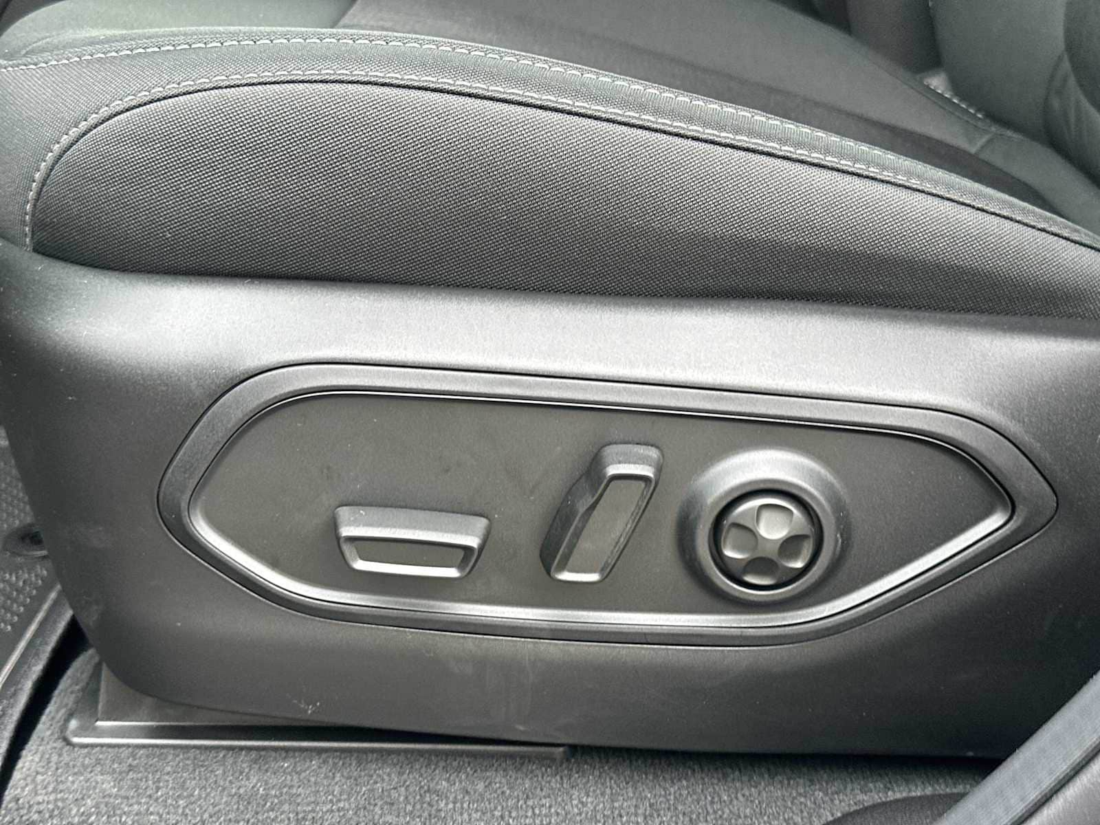 Thumbnail: 2025 Jeep Grand Cherokee - 14