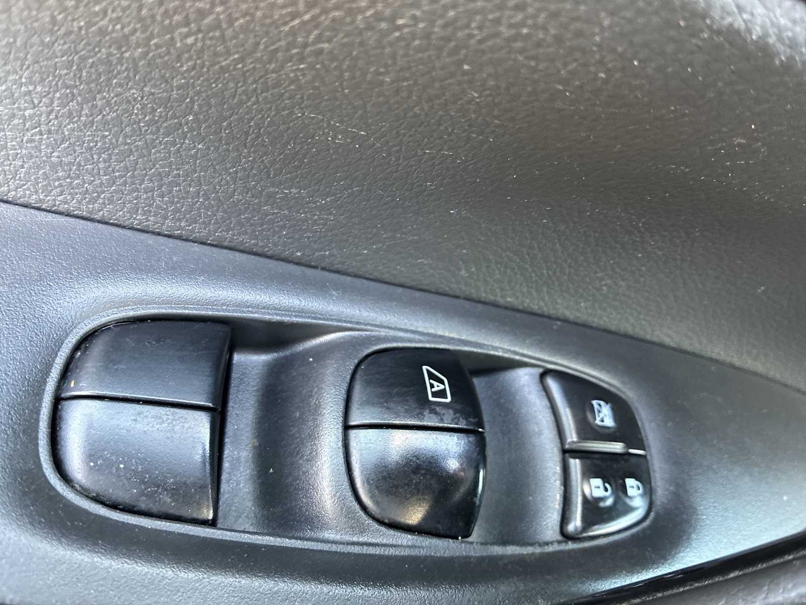 Thumbnail: 2017 Nissan Rogue - 15