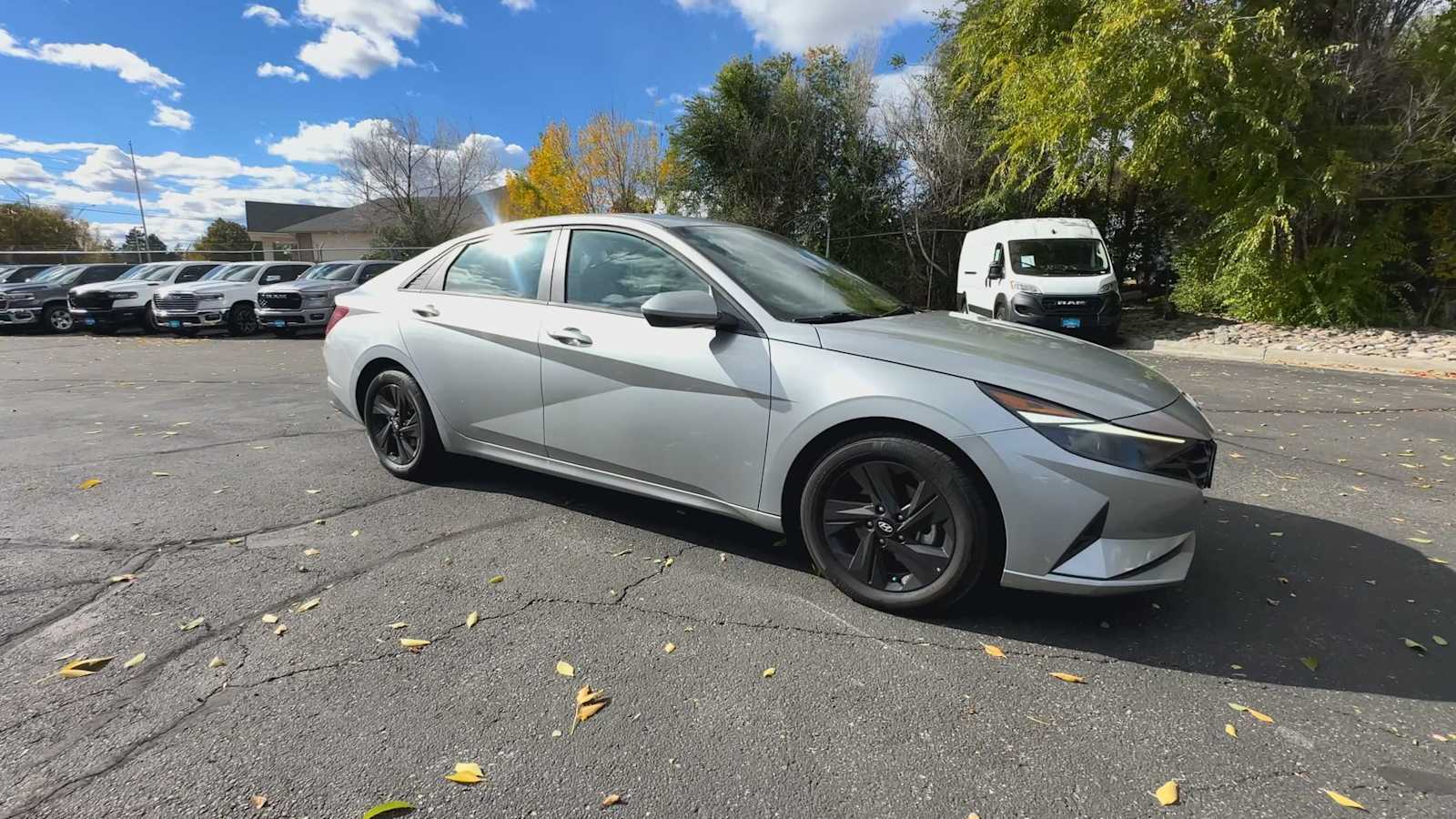 2023 Hyundai Elantra SEL photo 2