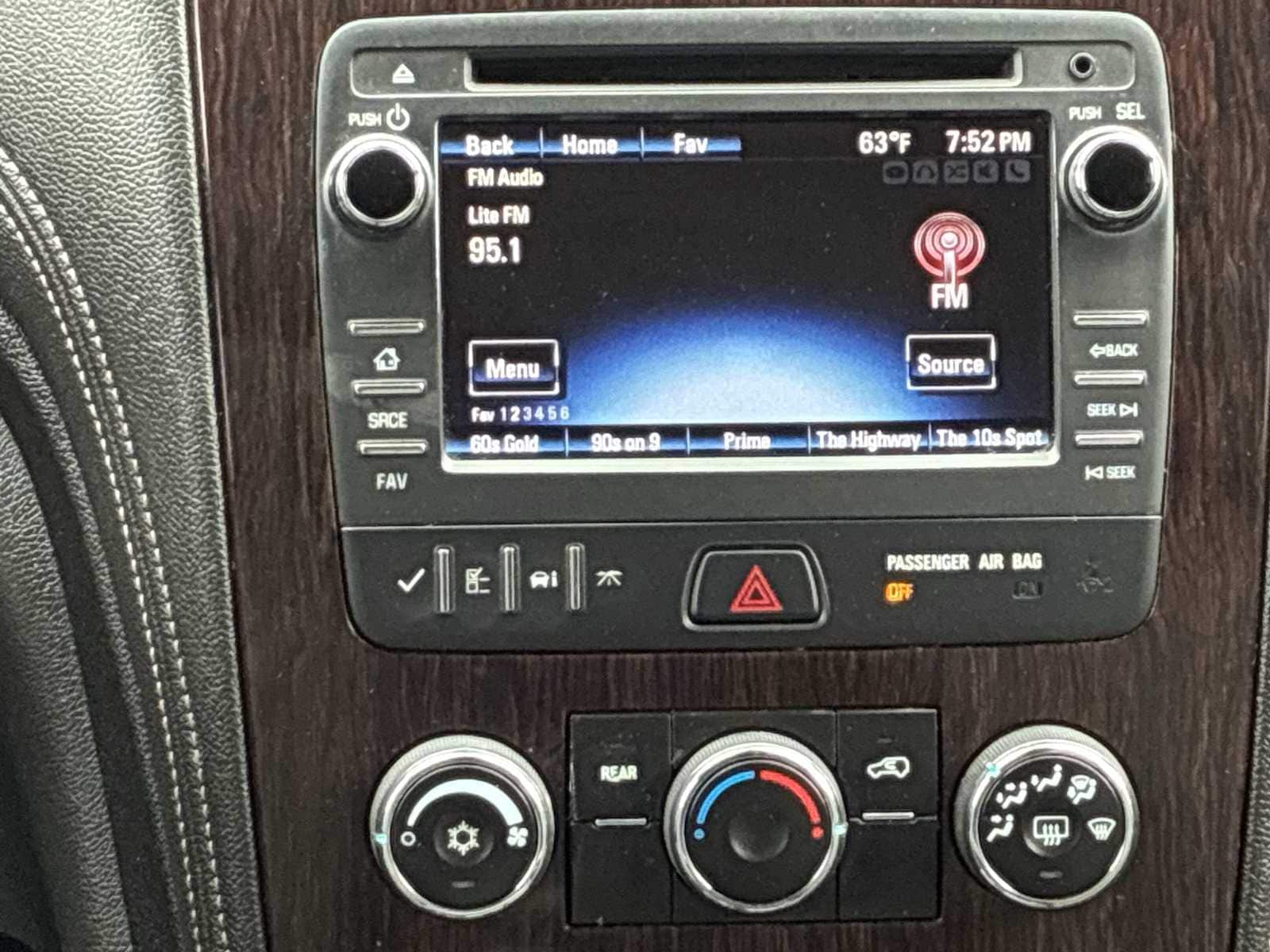 Thumbnail: 2017 Chevrolet Traverse - 16