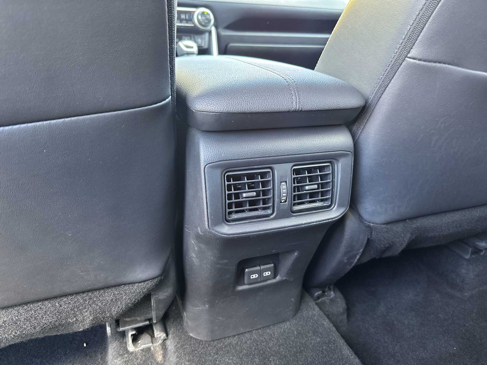 Thumbnail: 2022 Toyota RAV4 - 21