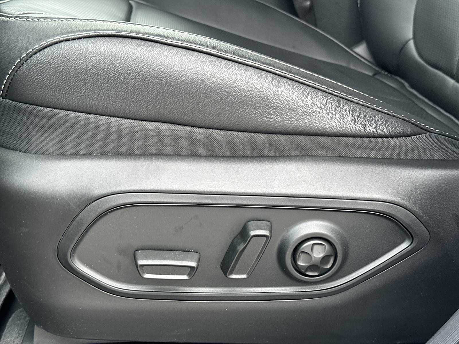 Thumbnail: 2025 Jeep Grand Cherokee - 14