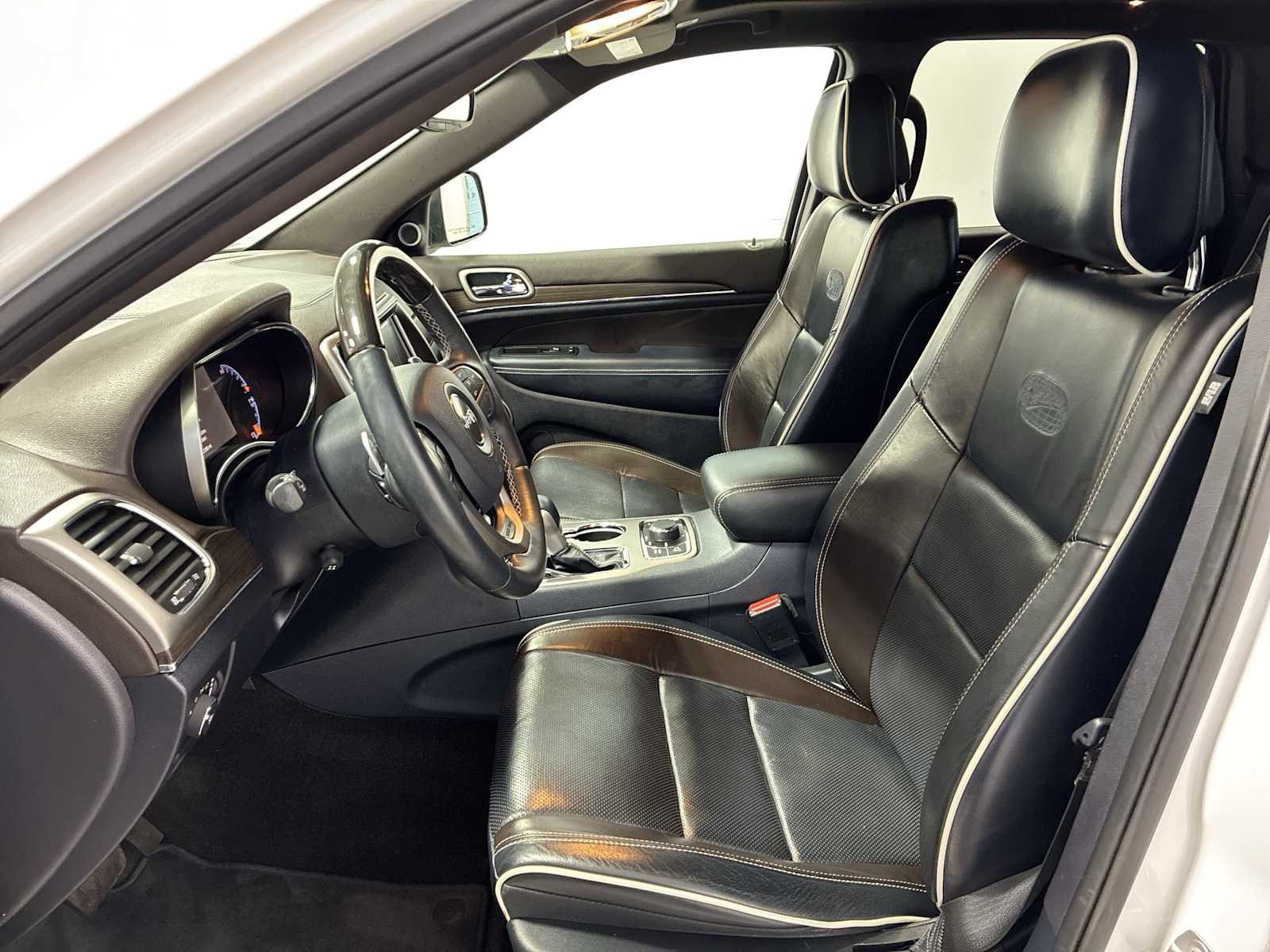 Thumbnail: 2017 Jeep Grand Cherokee - 13