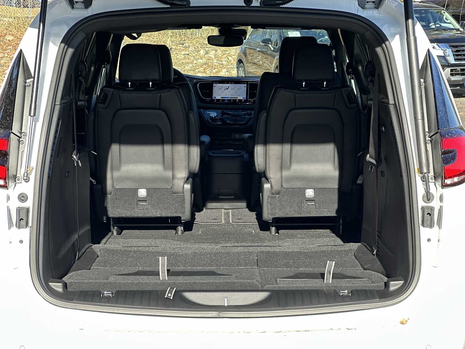 Thumbnail: 2026 Chrysler Pacifica - 18