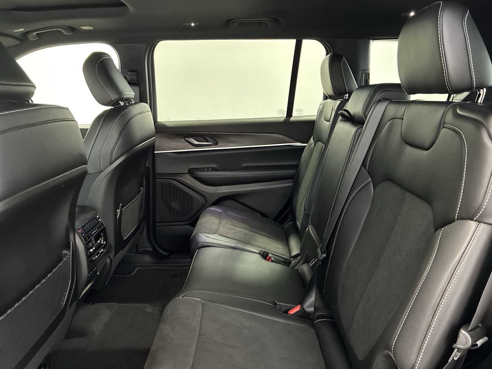 Thumbnail: 2026 Jeep Grand Cherokee - 25
