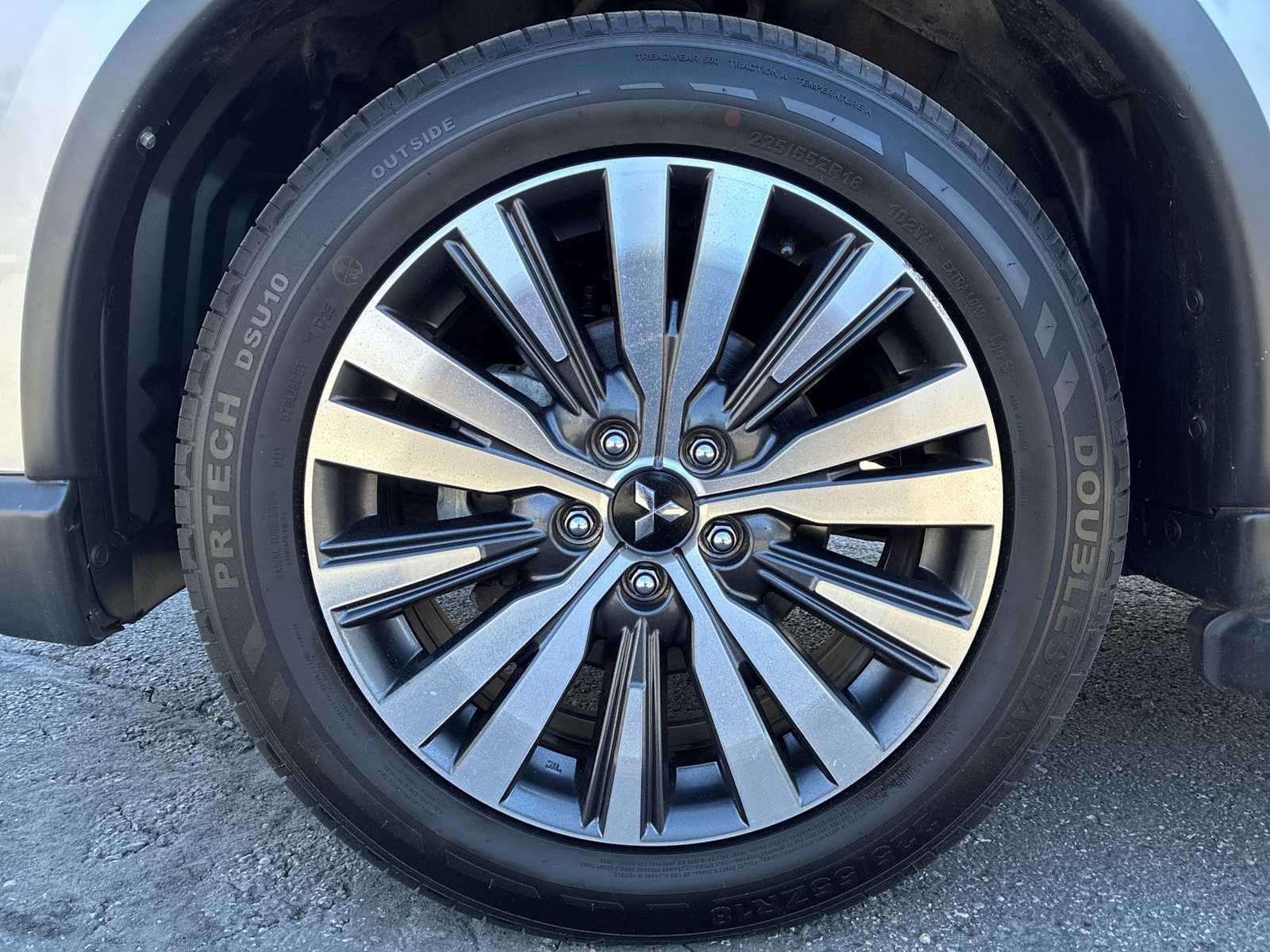 Thumbnail: 2019 Mitsubishi Outlander - 17