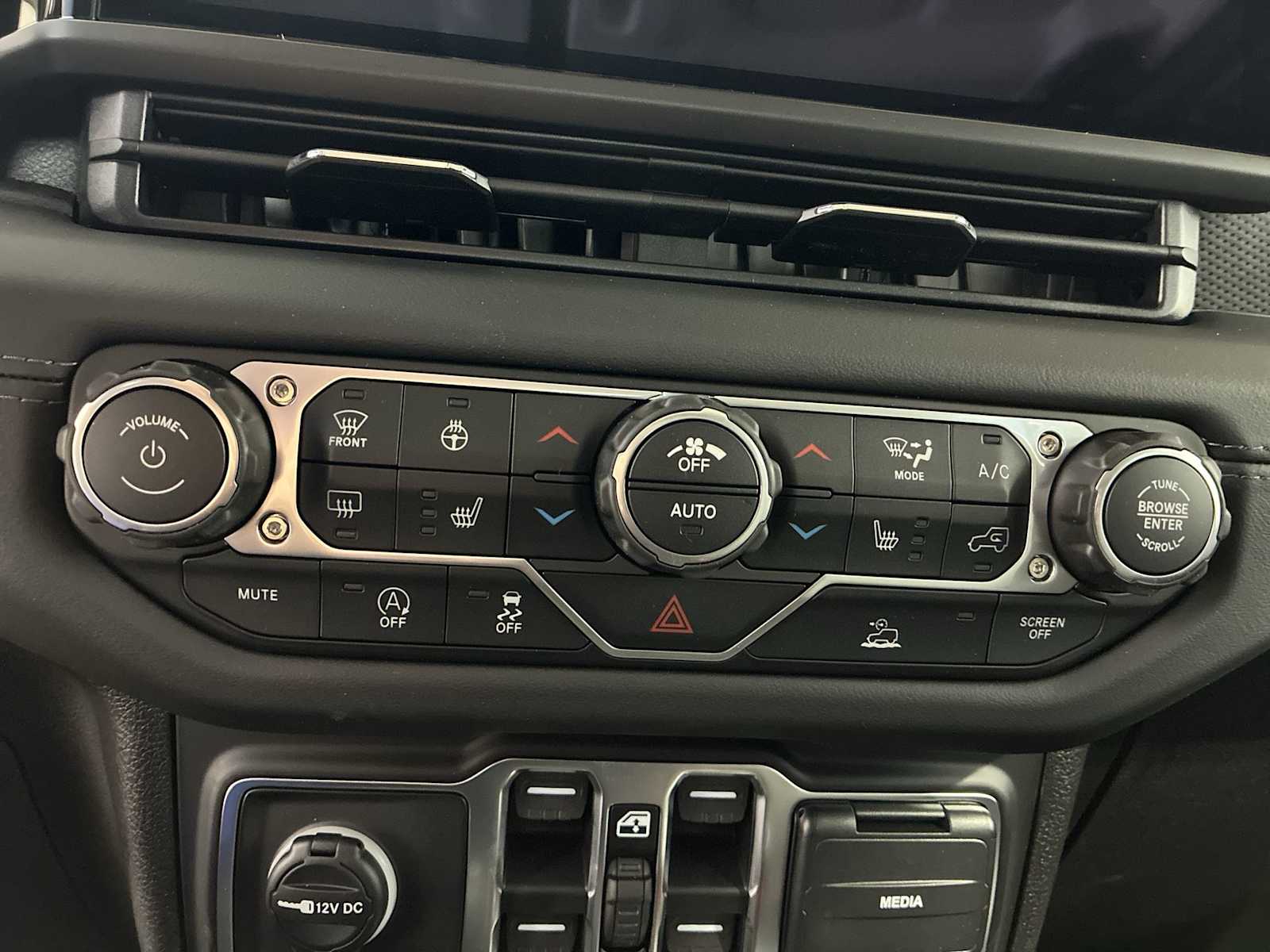 Thumbnail: 2026 Jeep Wrangler - 17