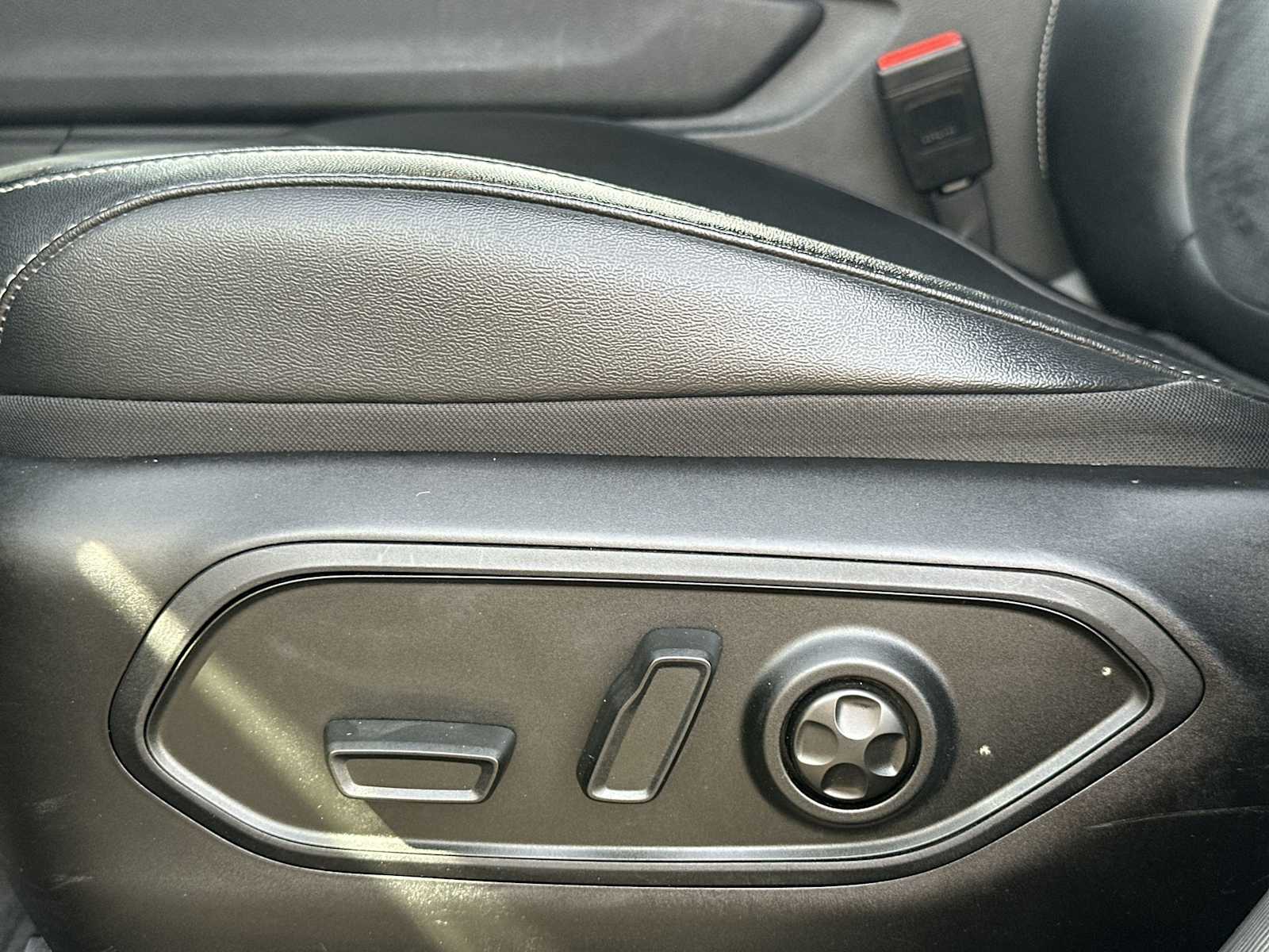 Thumbnail: 2023 Jeep Grand Cherokee - 14