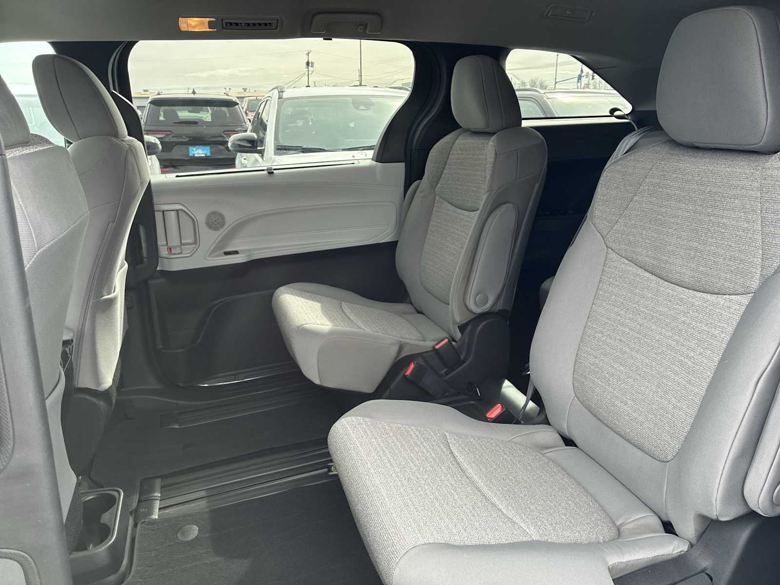 Thumbnail: 2025 Toyota Sienna - 24