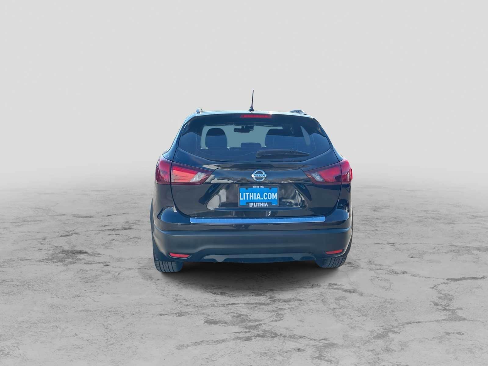 Thumbnail: 2017 Nissan Rogue Sport - 7