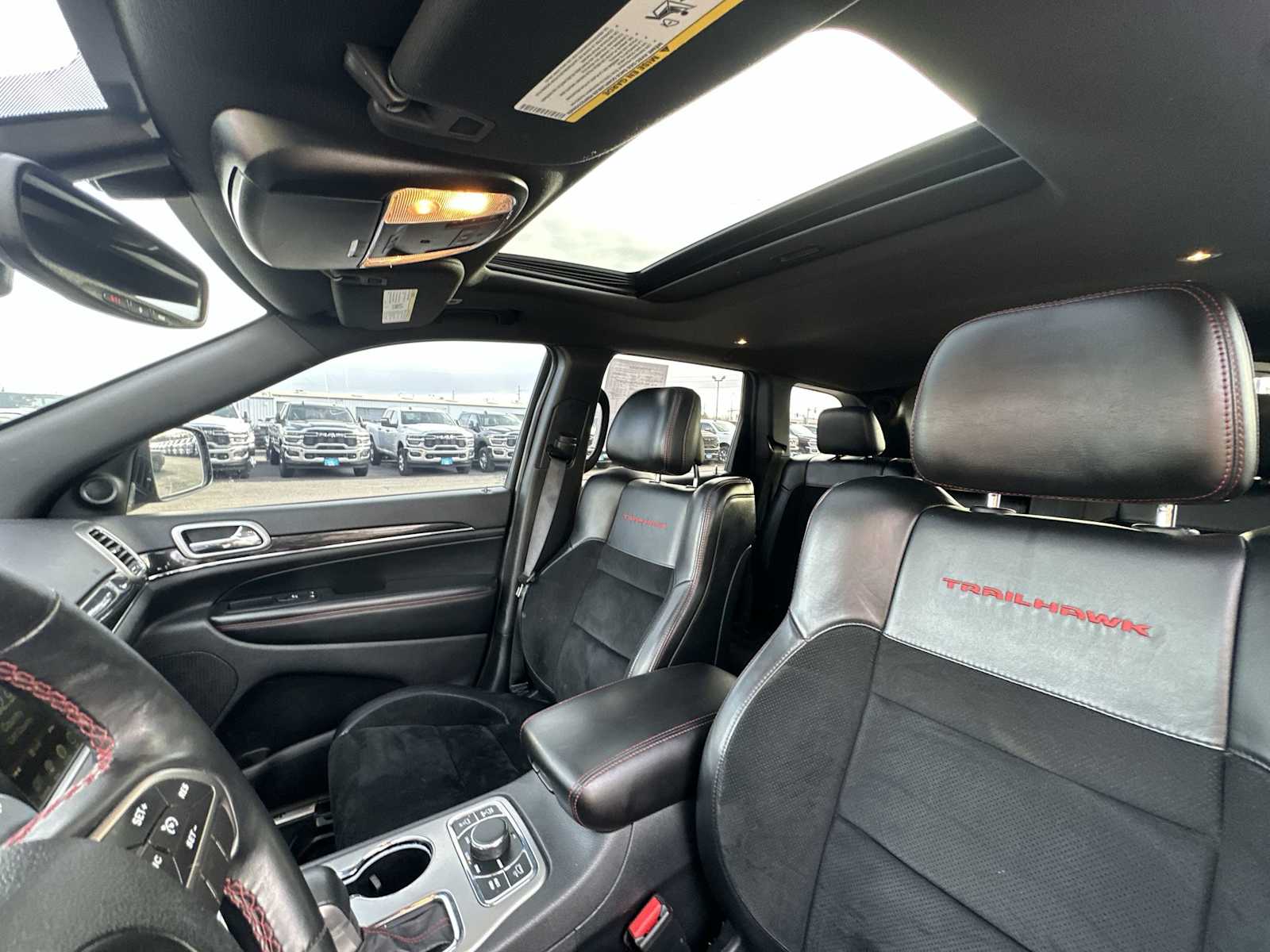 Thumbnail: 2017 Jeep Grand Cherokee - 16