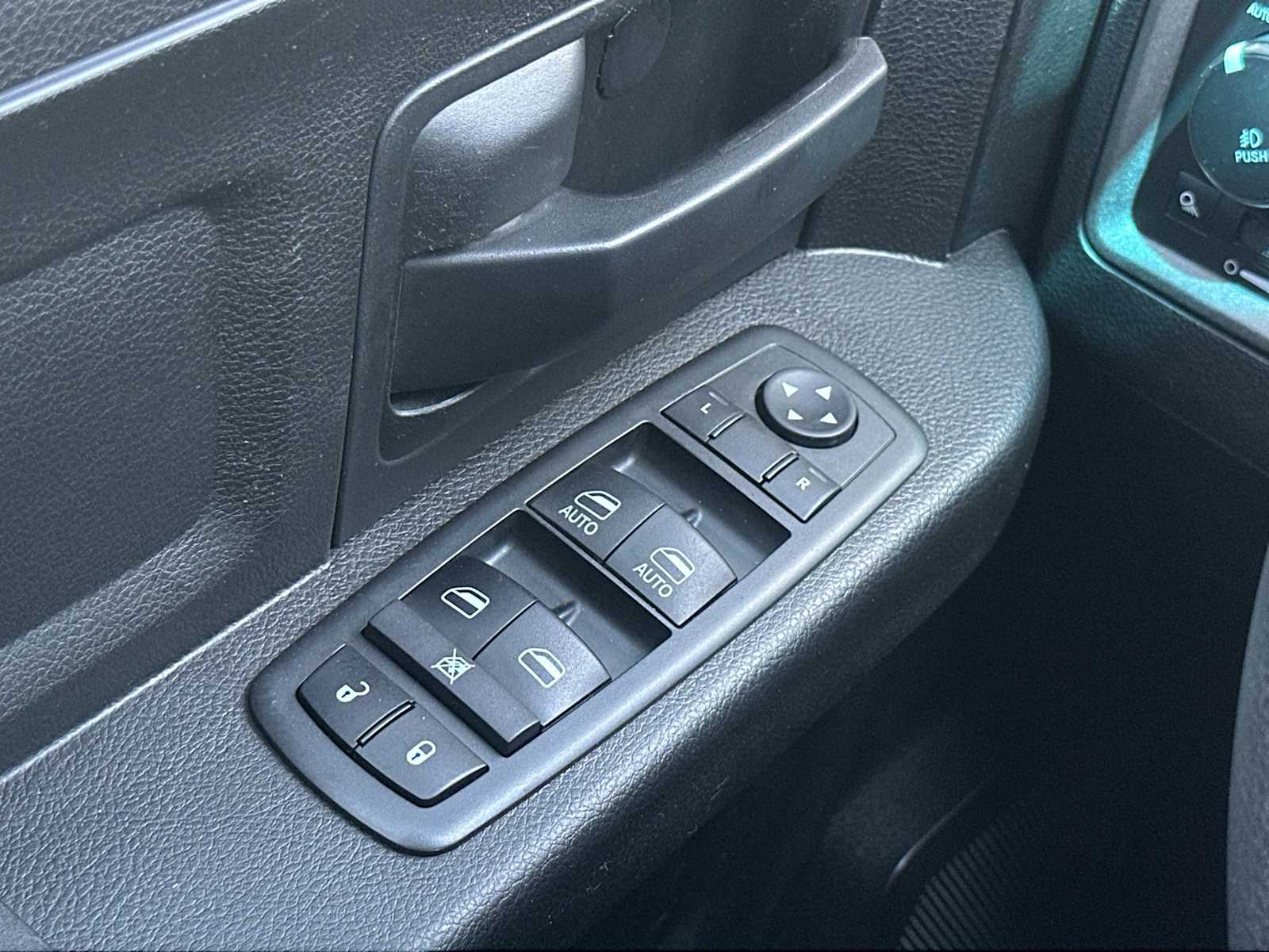 Thumbnail: 2019 RAM 1500 Classic - 15