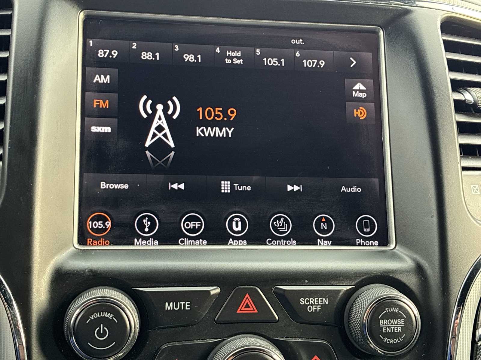 Thumbnail: 2018 Jeep Grand Cherokee - 12