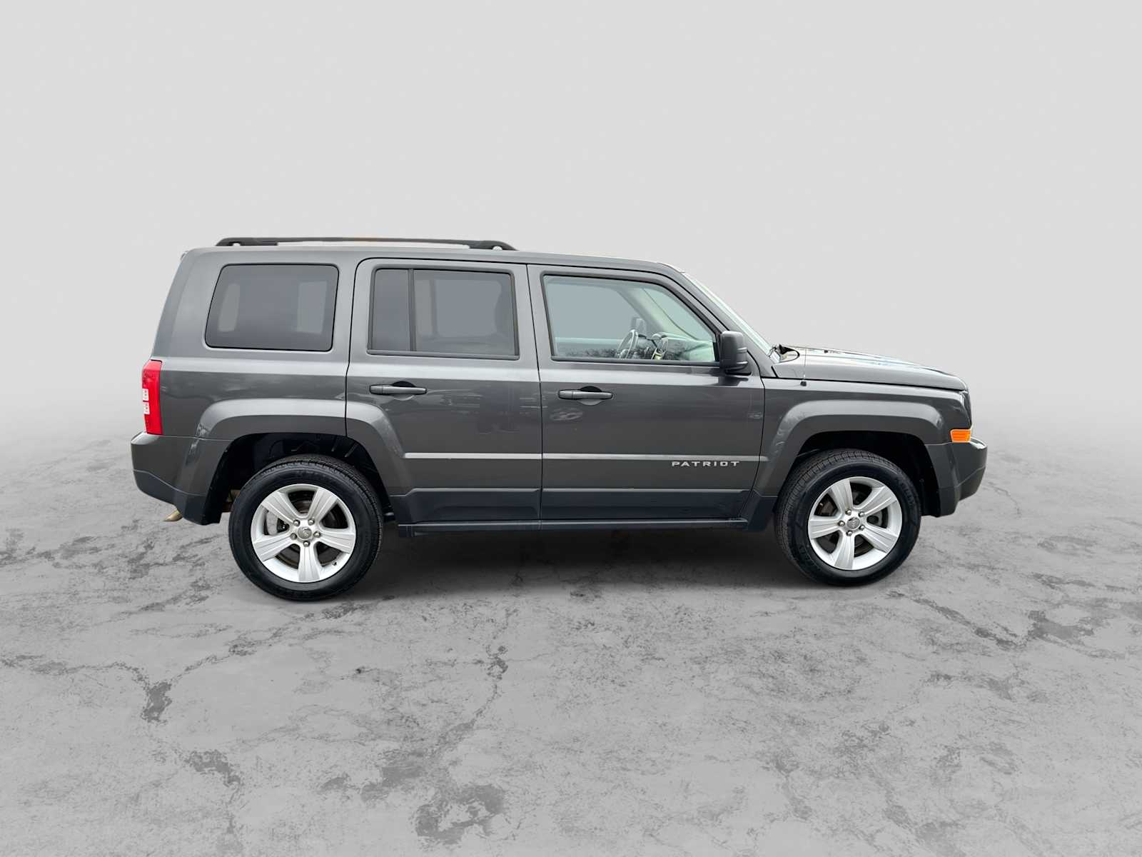 Thumbnail: 2016 Jeep Patriot - 9
