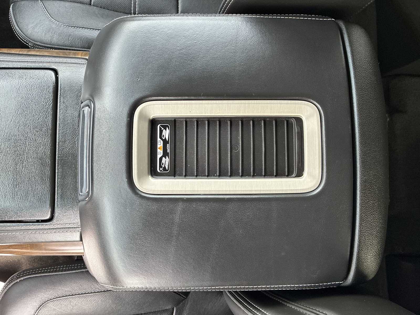 Thumbnail: 2018 GMC Yukon XL - 23