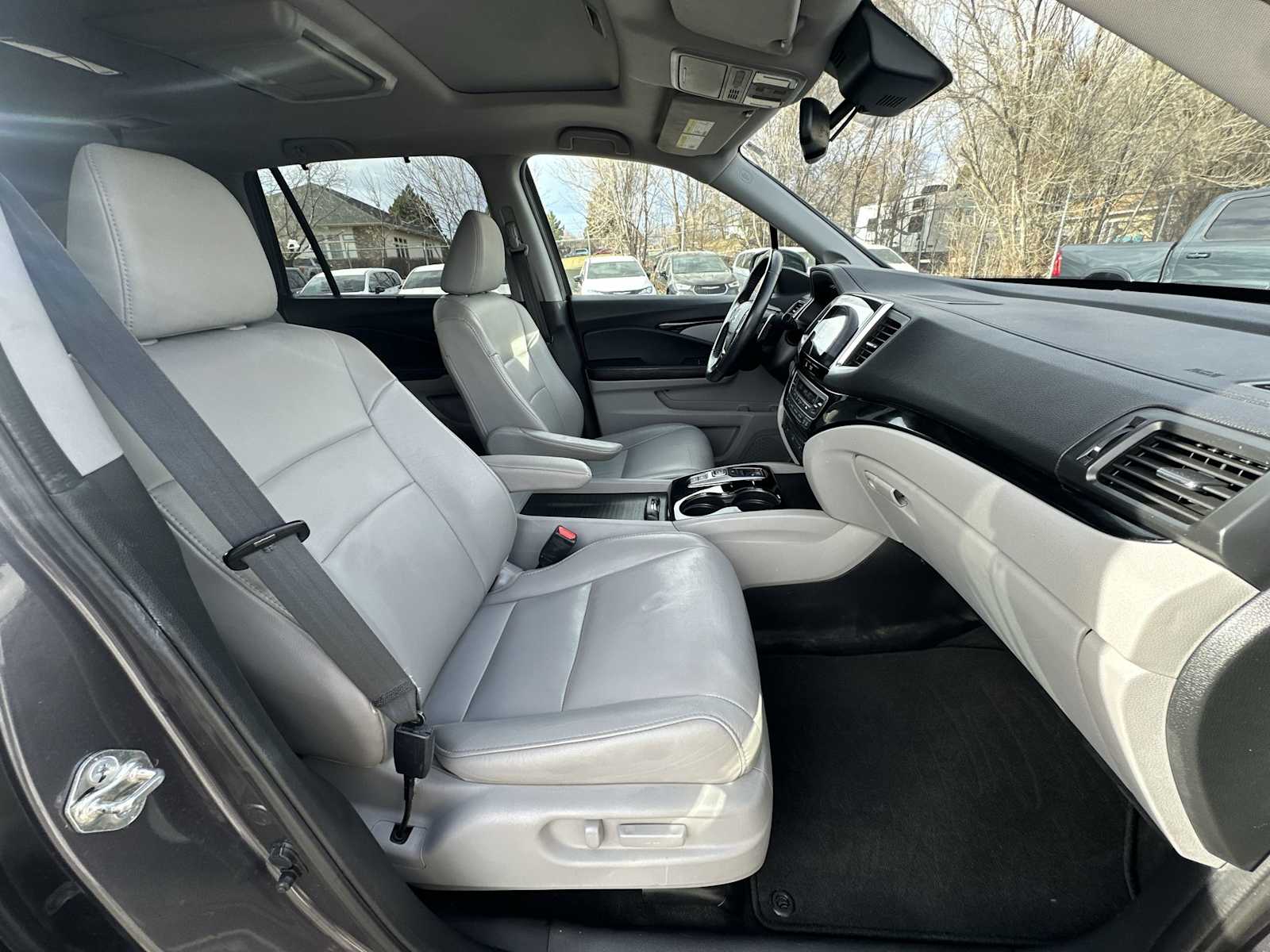 Thumbnail: 2017 Honda Pilot - 25