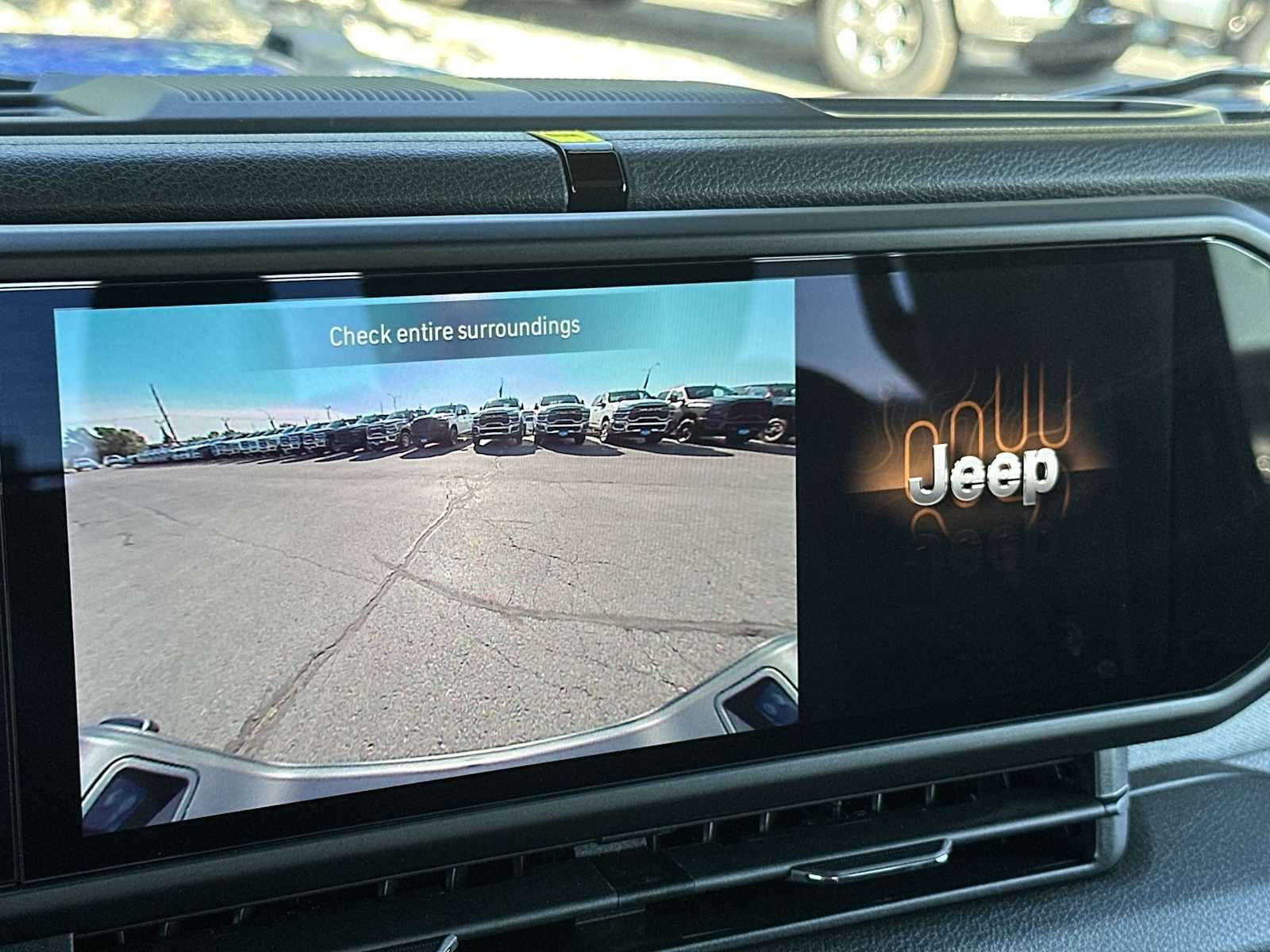 Thumbnail: 2025 Jeep Gladiator - 22