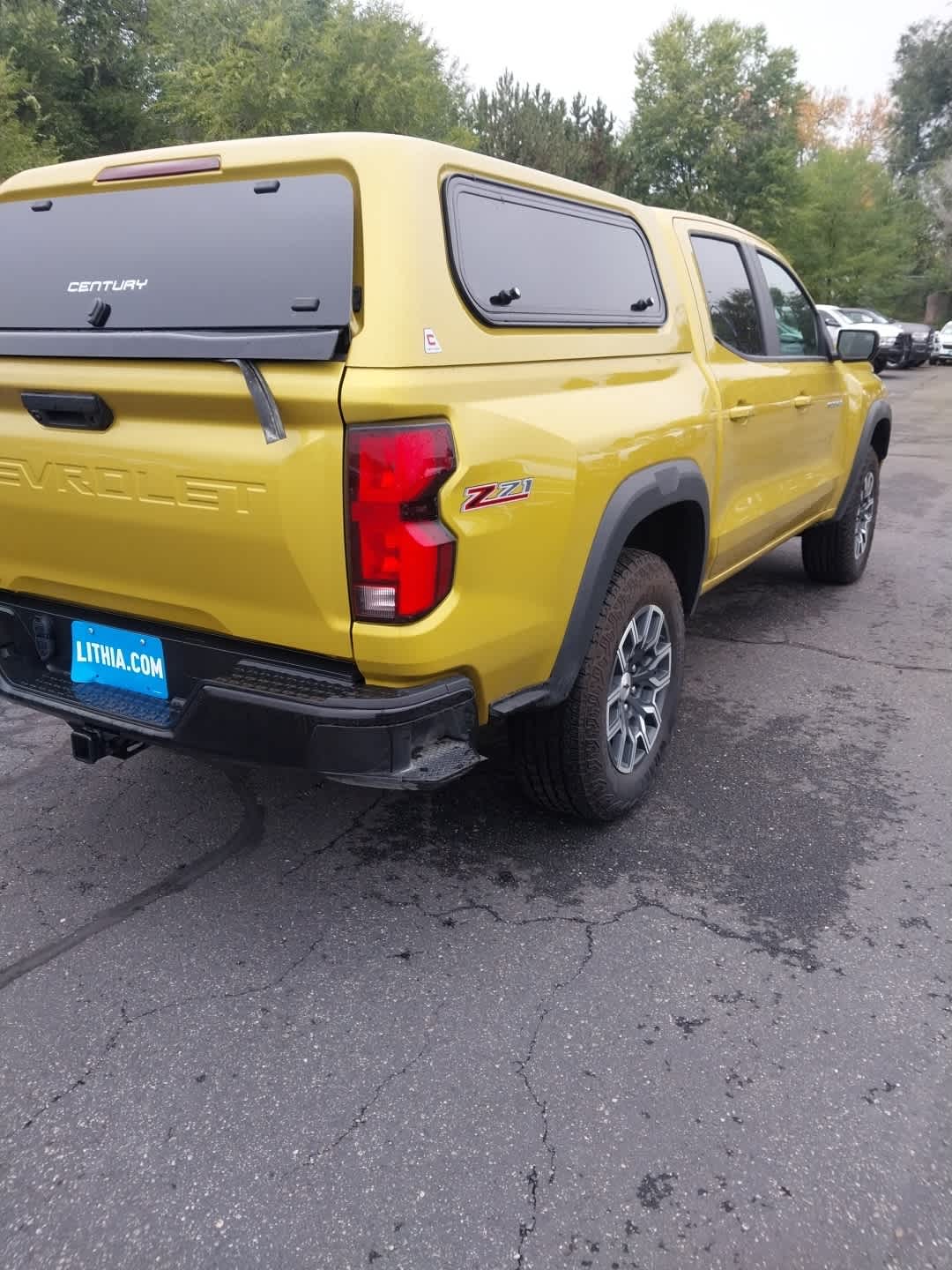 2024 Chevrolet Colorado Z71 photo 2