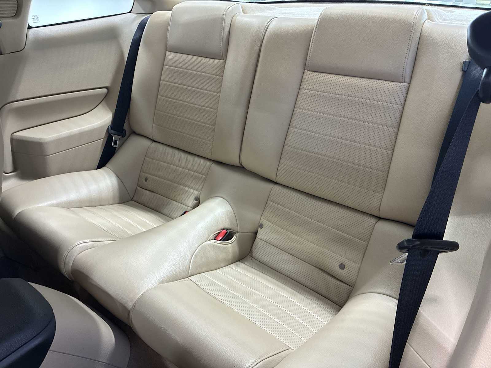 Thumbnail: 2005 Ford Mustang - 22