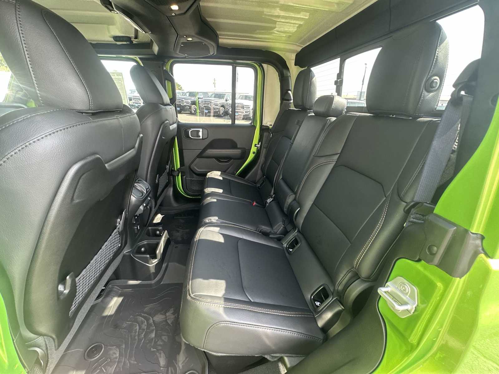 Thumbnail: 2025 Jeep Gladiator - 23