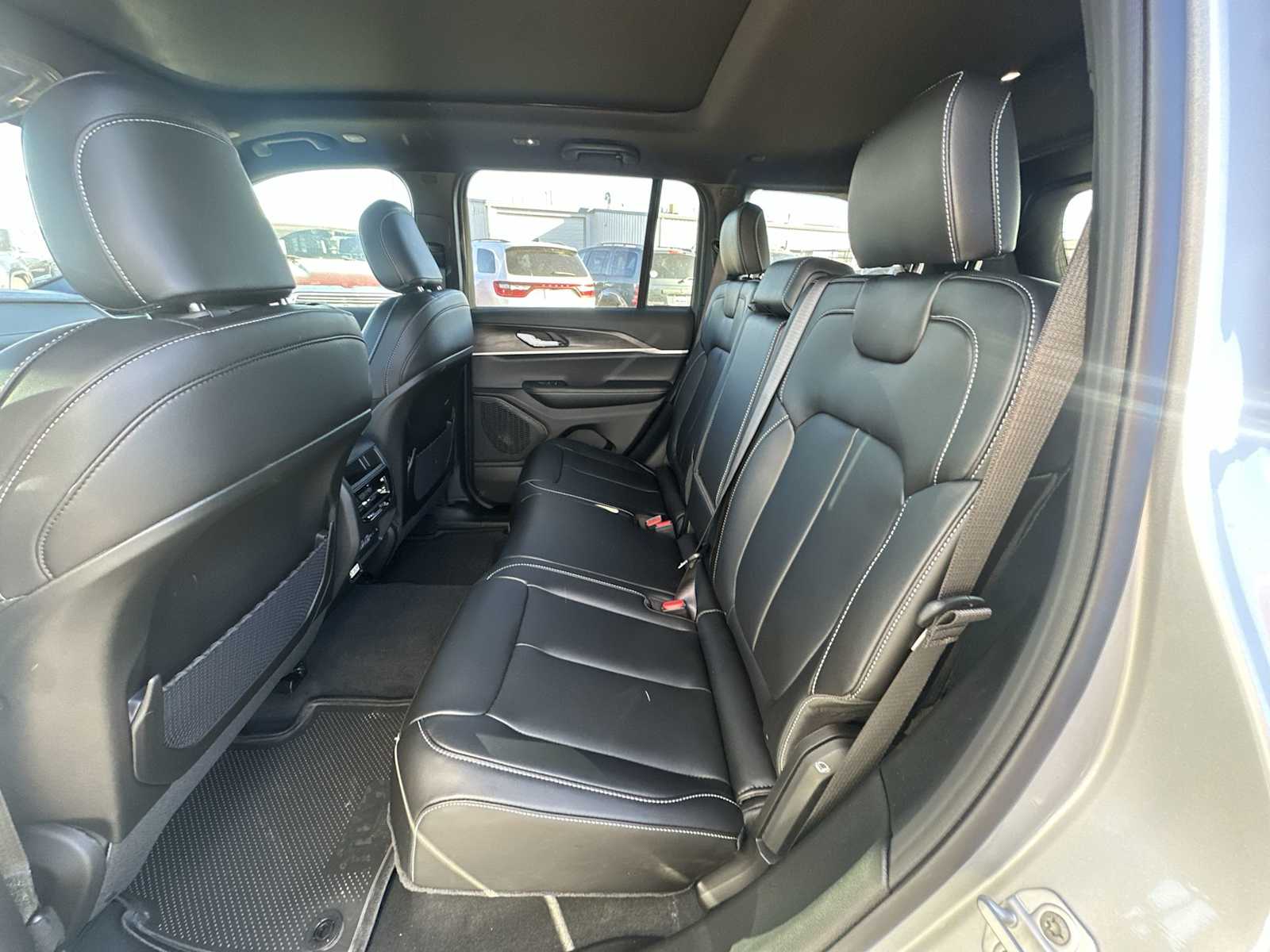 Thumbnail: 2025 Jeep Grand Cherokee - 24