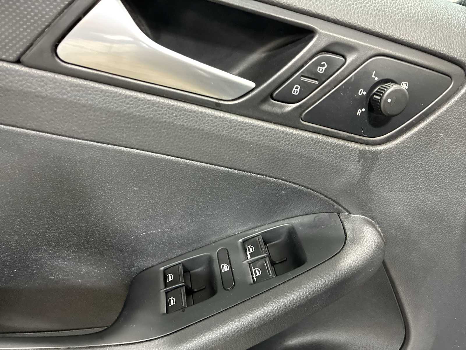 Thumbnail: 2014 Volkswagen Jetta - 15