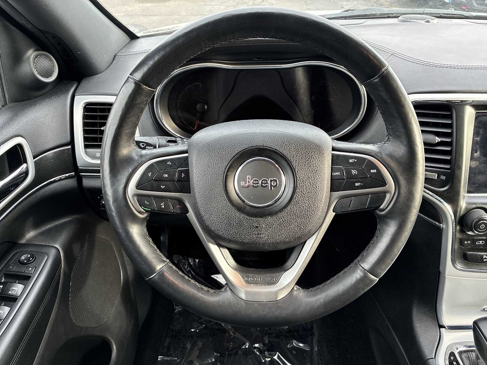 Thumbnail: 2018 Jeep Grand Cherokee - 11