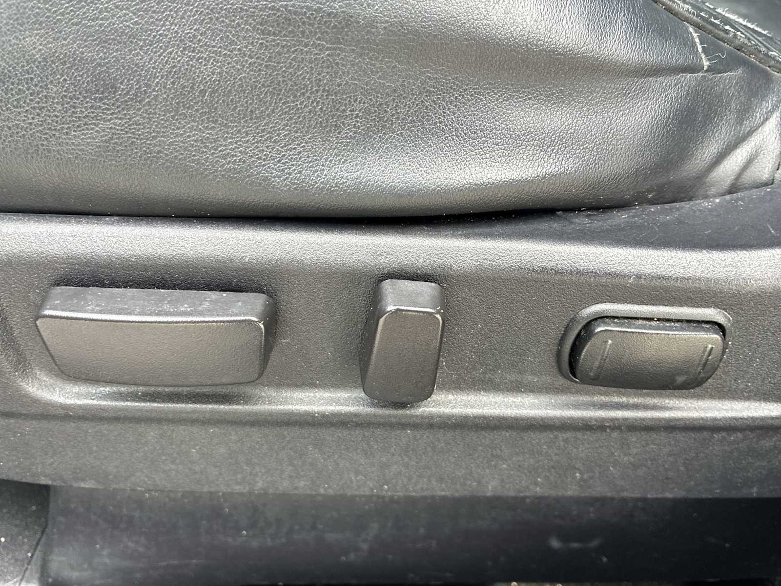 Thumbnail: 2020 Mitsubishi Outlander - 14