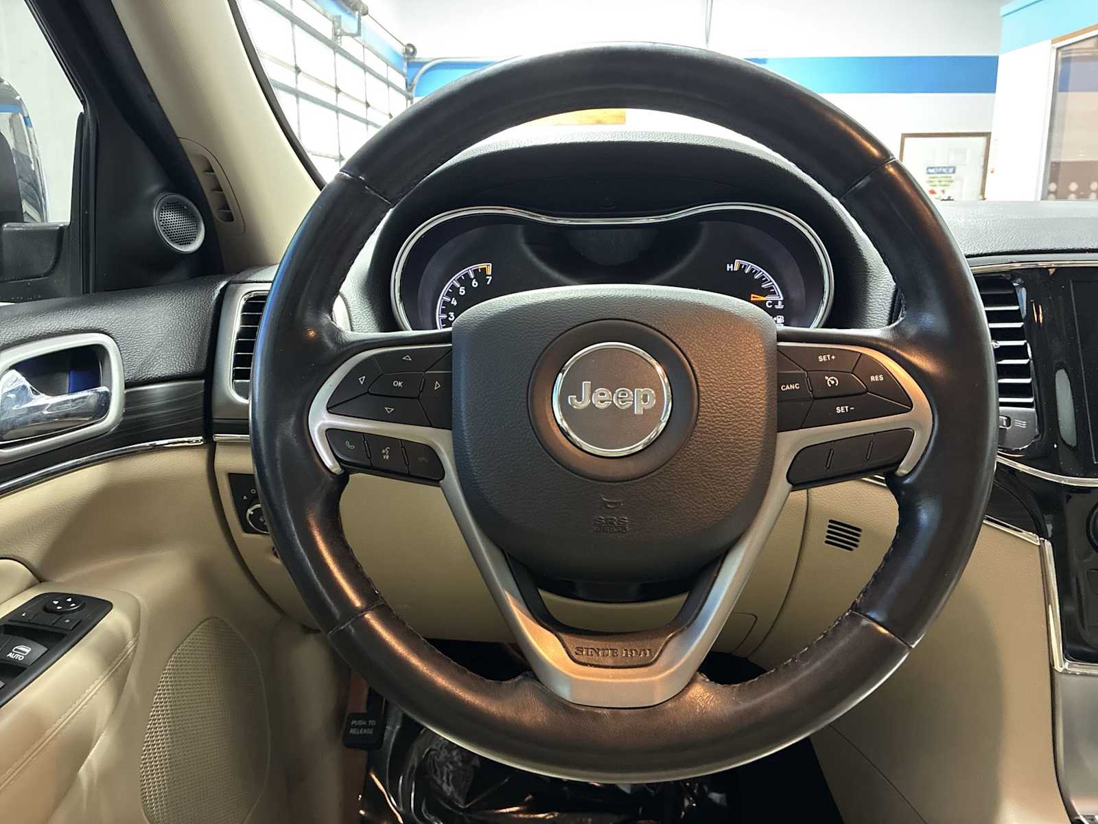 Thumbnail: 2019 Jeep Grand Cherokee - 11