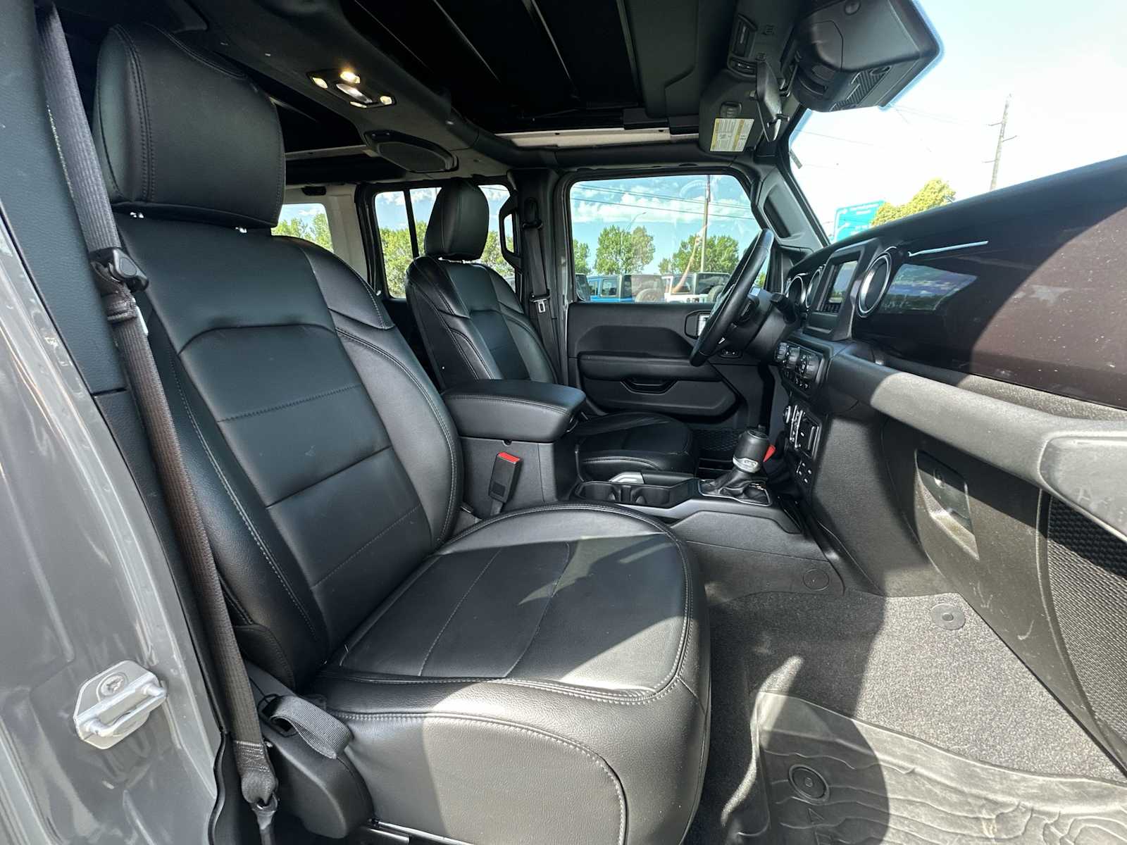 Thumbnail: 2020 Jeep Wrangler - 23