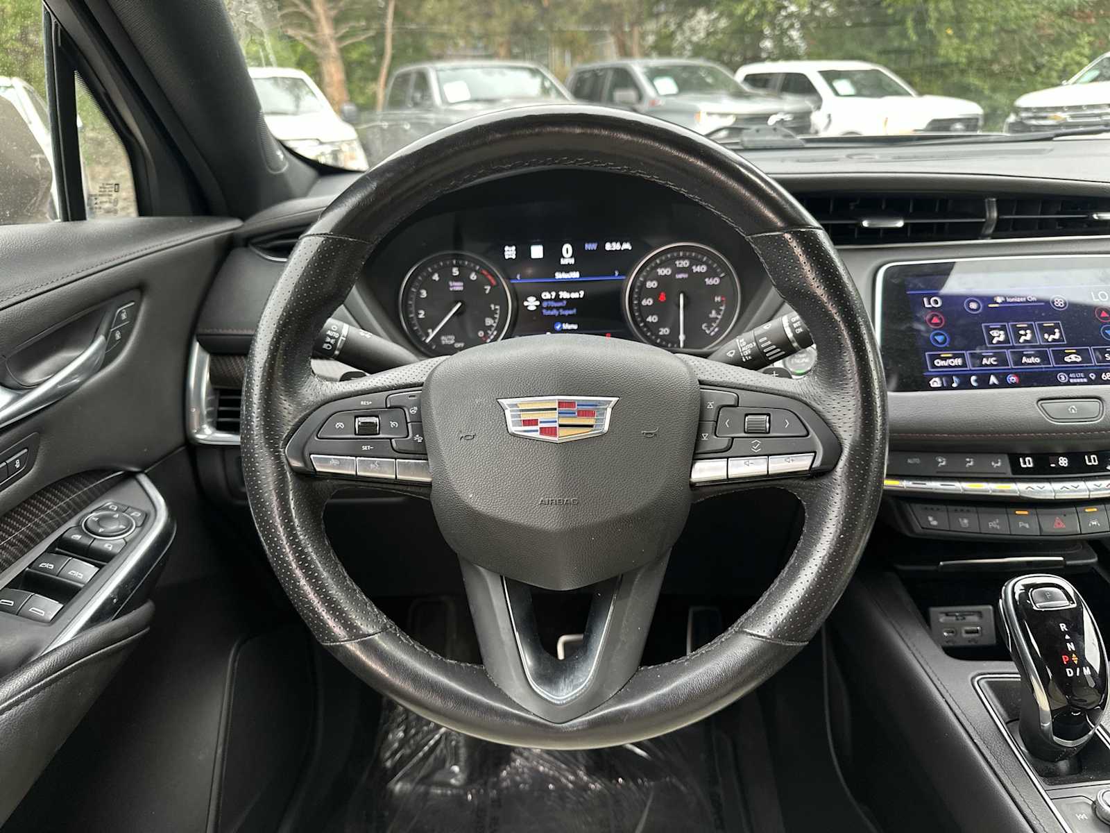 Thumbnail: 2022 Cadillac XT4 - 11