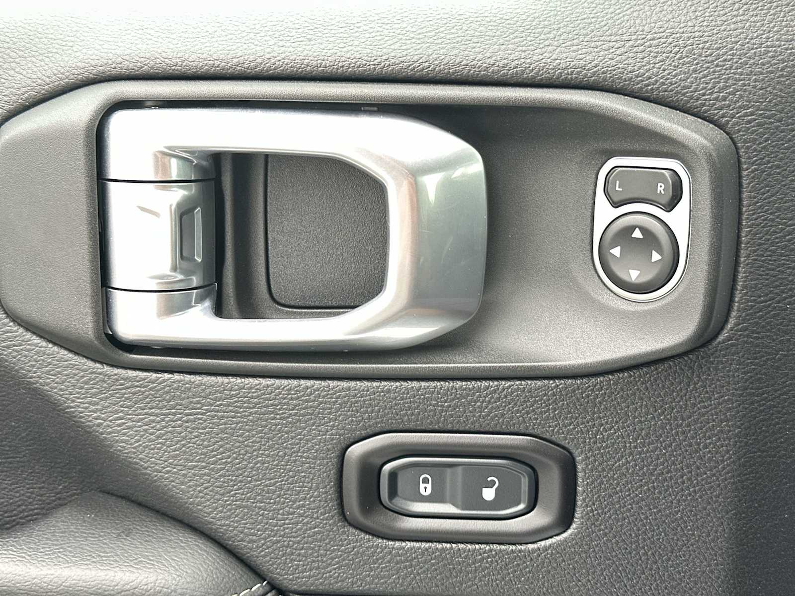 Thumbnail: 2020 Jeep Gladiator - 15