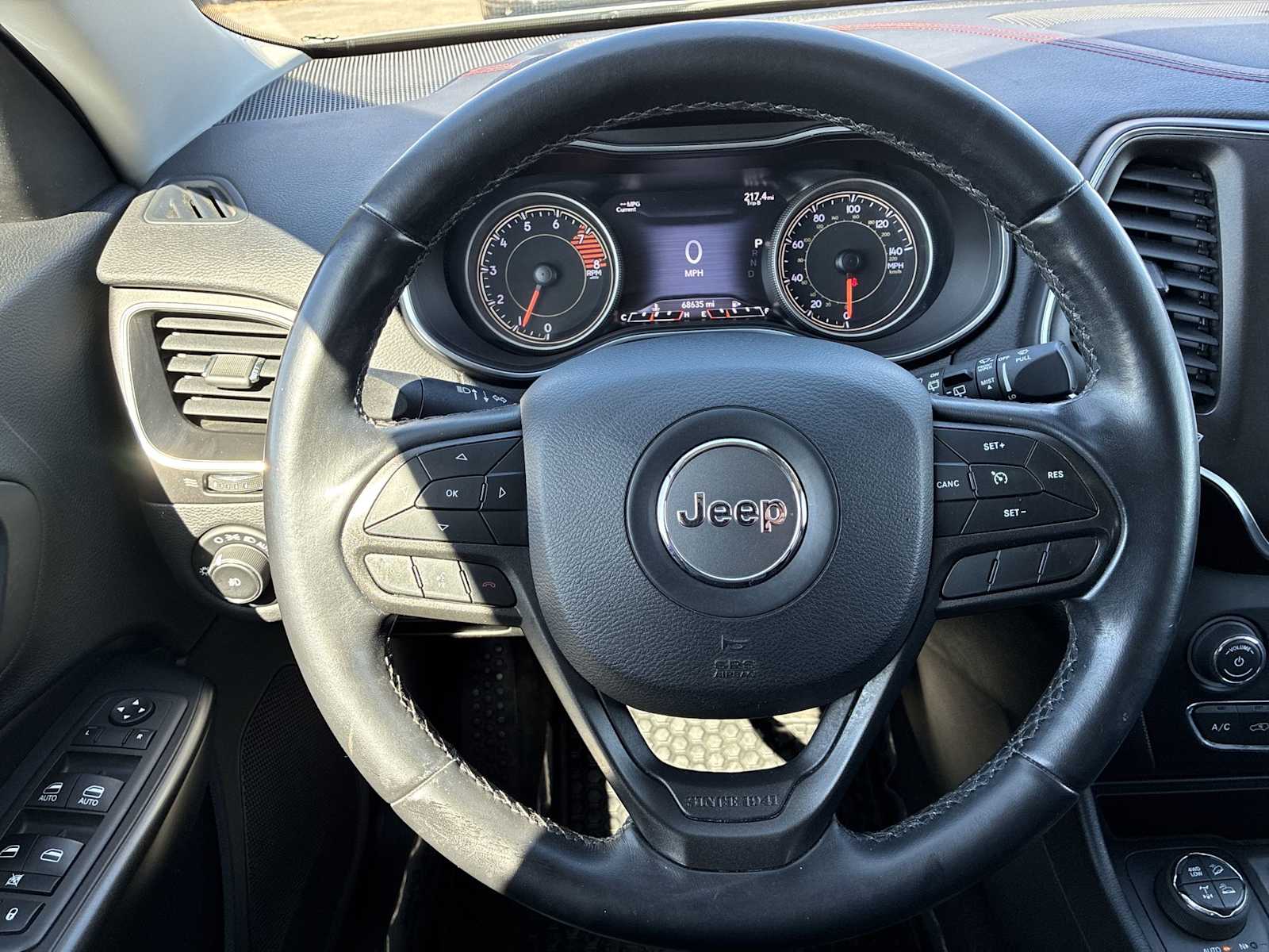 Thumbnail: 2020 Jeep Cherokee - 11