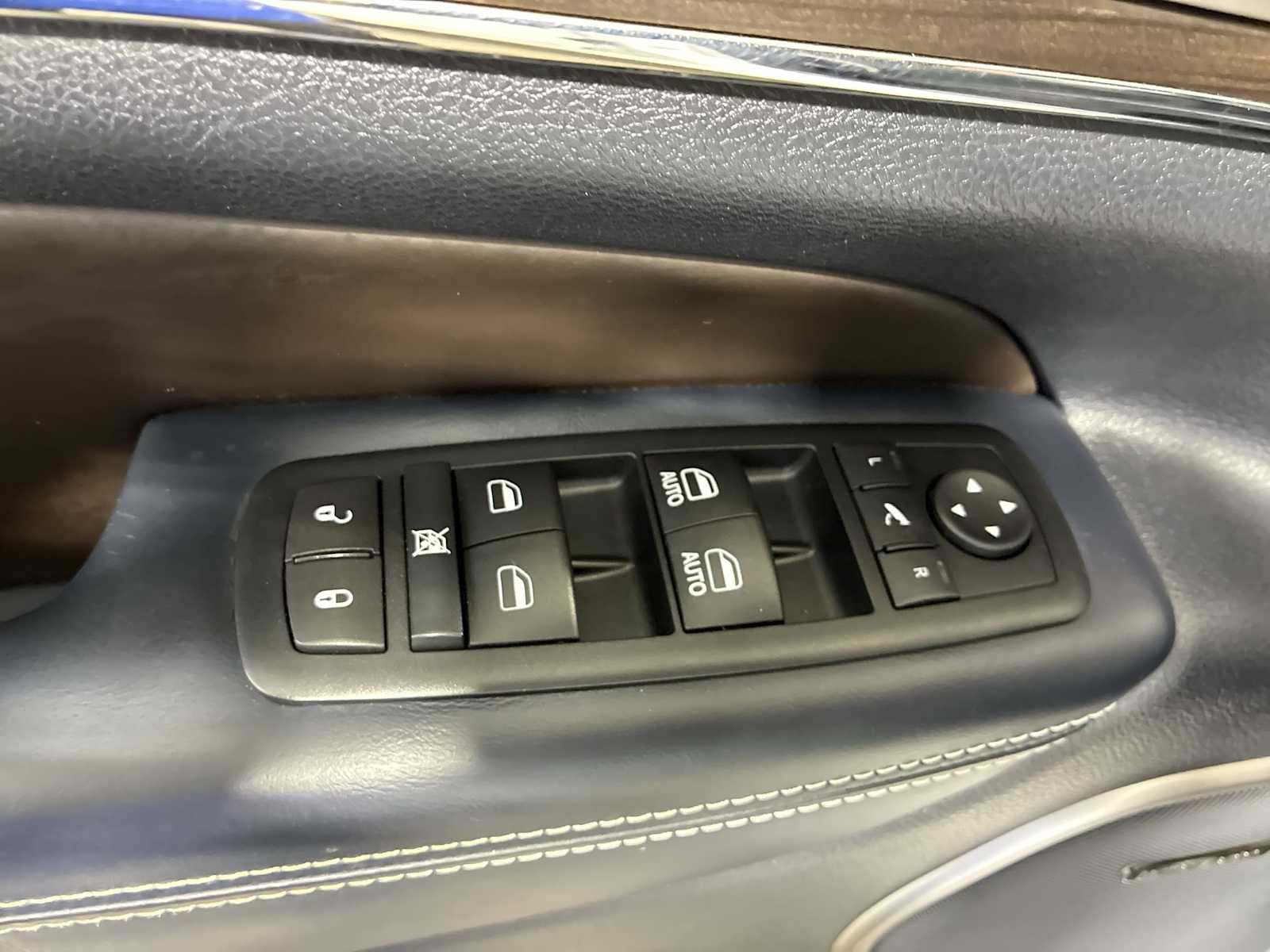 Thumbnail: 2017 Jeep Grand Cherokee - 15