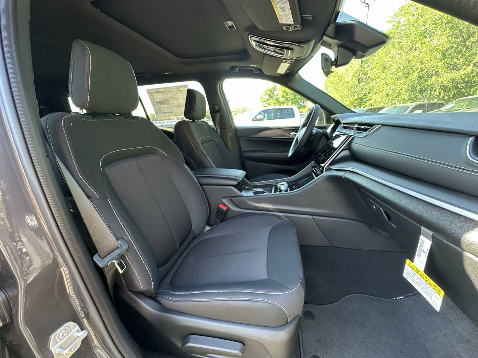 Thumbnail: 2025 Jeep Grand Cherokee - 25