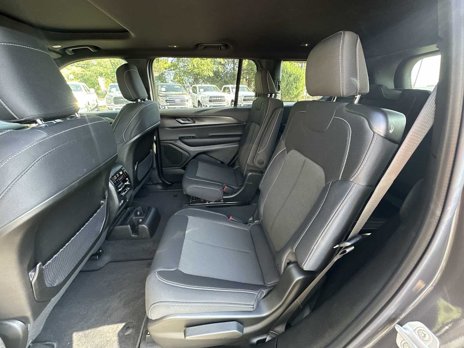 Thumbnail: 2025 Jeep Grand Cherokee - 23