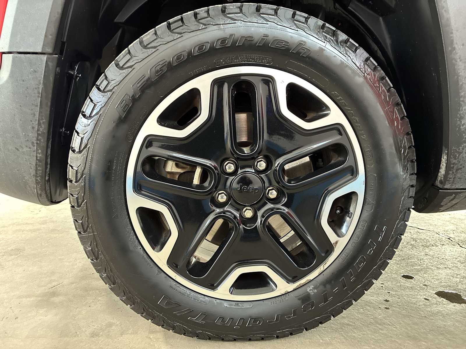 Thumbnail: 2017 Jeep Renegade - 17