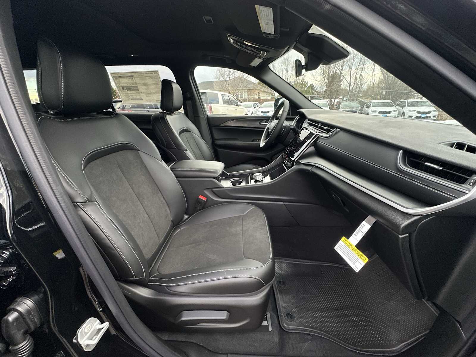 Thumbnail: 2025 Jeep Grand Cherokee - 25