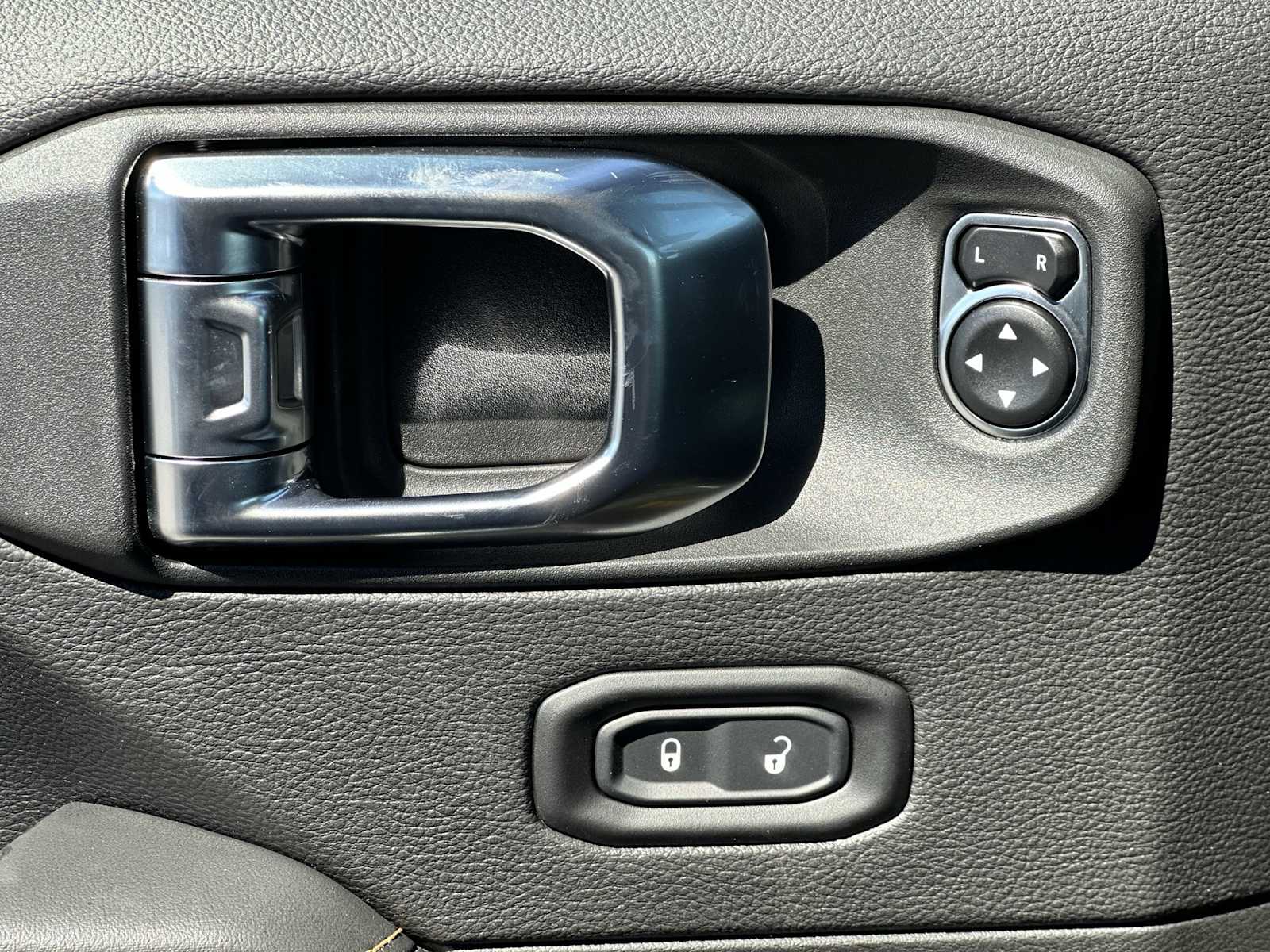 Thumbnail: 2025 Jeep Gladiator - 15