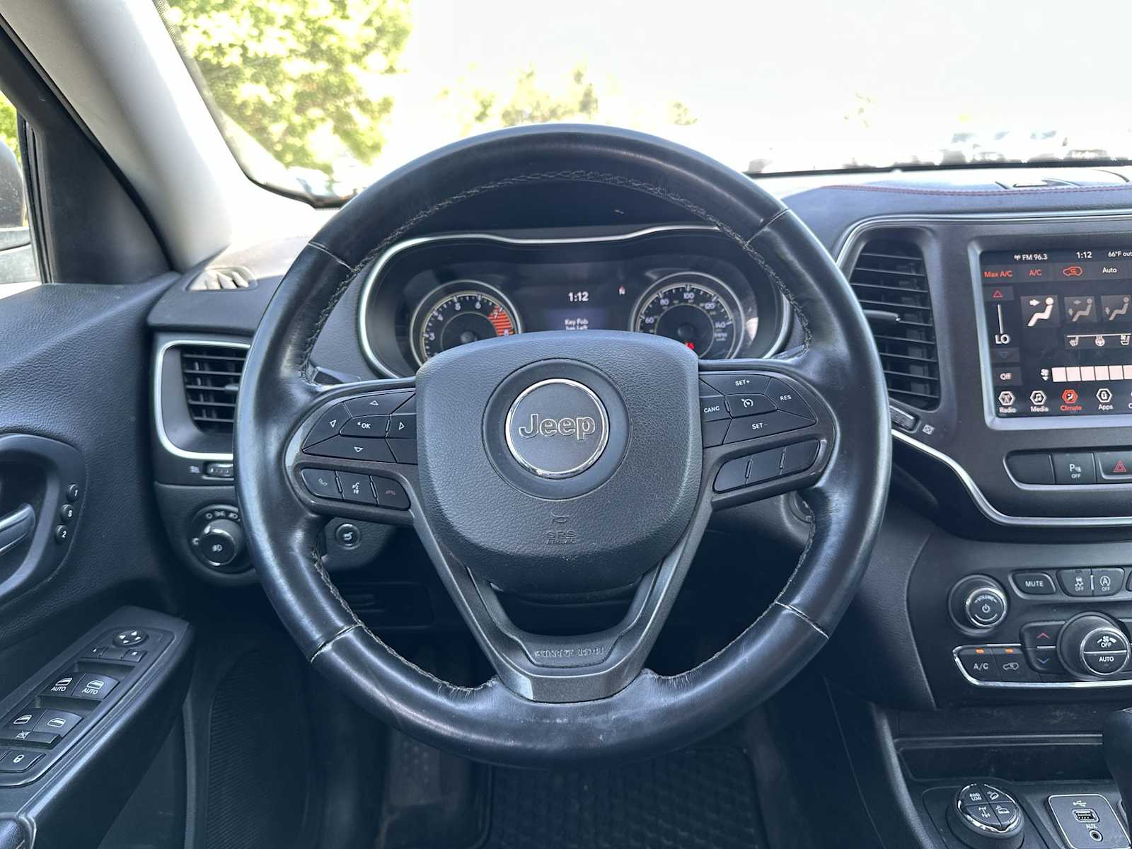 Thumbnail: 2019 Jeep Cherokee - 11